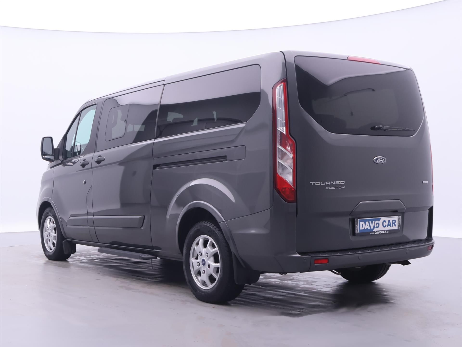 Ford Tourneo Custom, 2,0 TDCi Aut. CZ 8-Míst L2 DPH - fotka 5