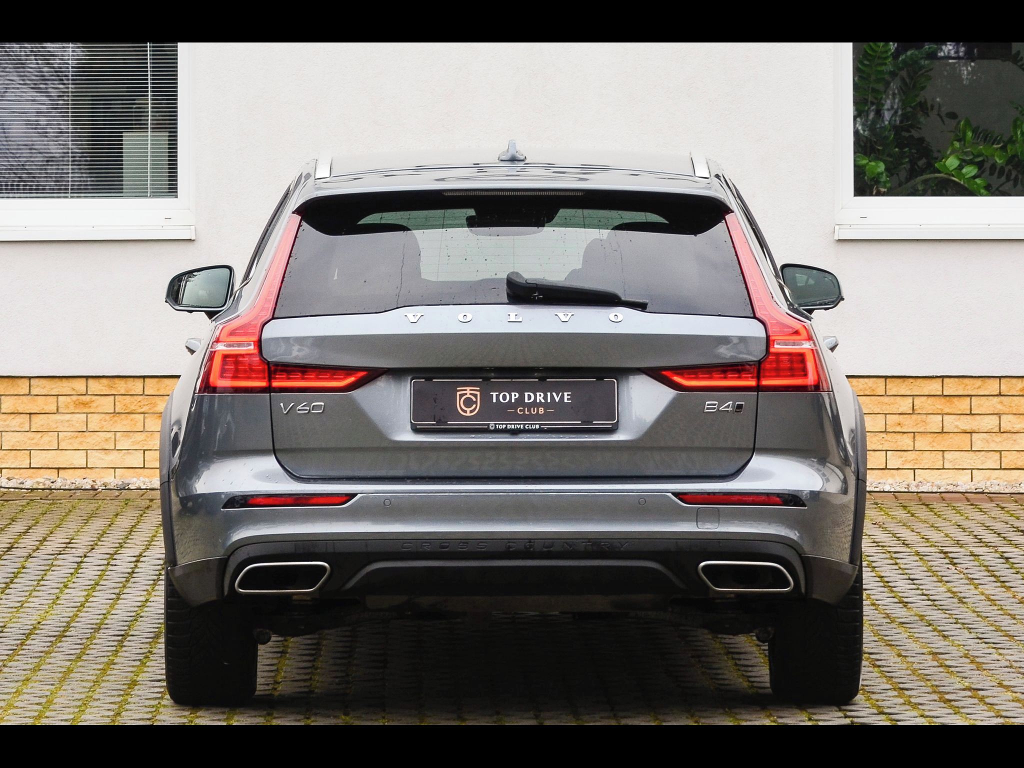 Volvo V60, CC/B4/AWD/Momen/TažZ/H&K/Ihned - fotka 6