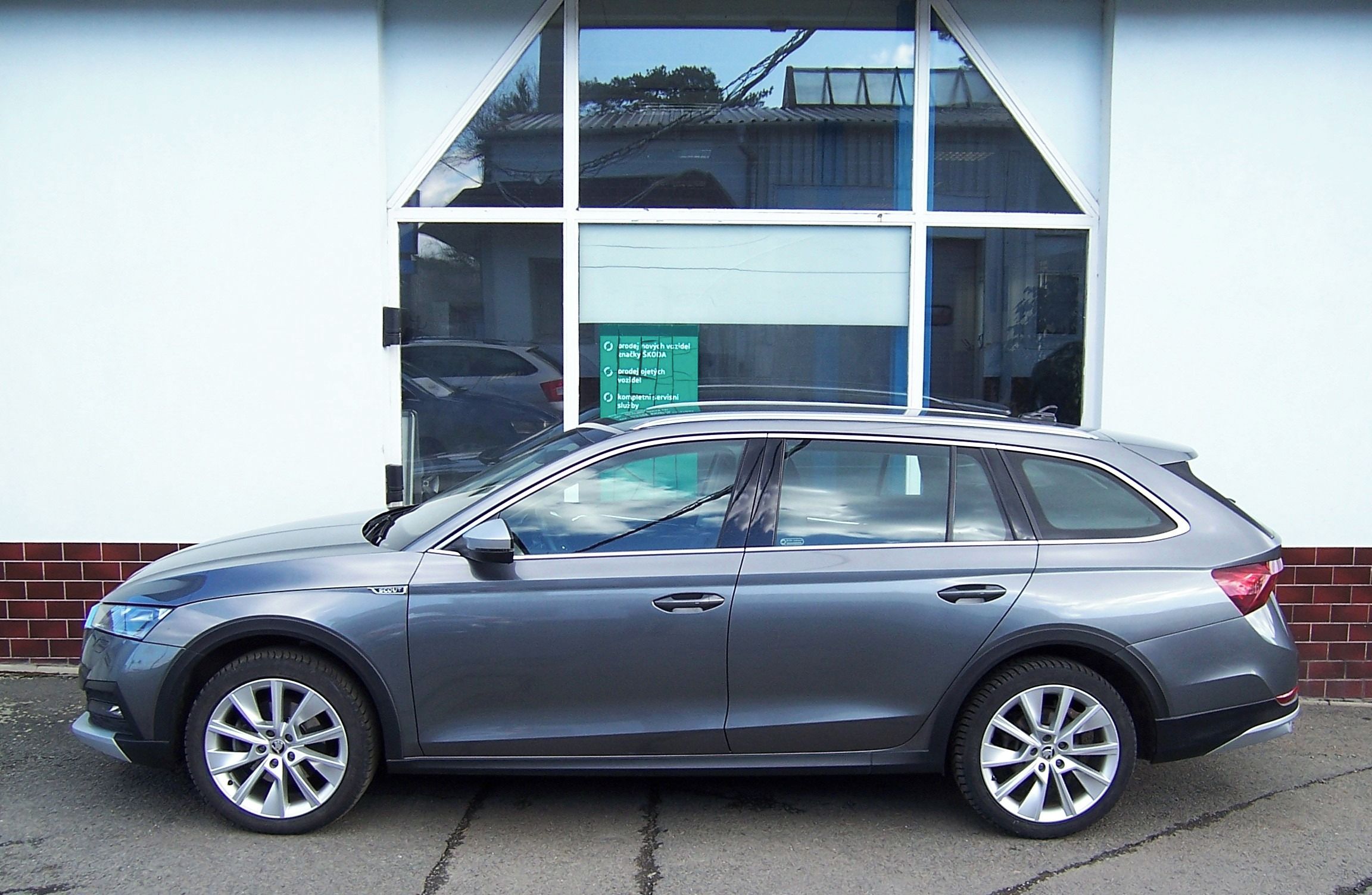 Škoda Octavia, Combi Scout 2.0TDI 7DSG 4x4 - fotka 3
