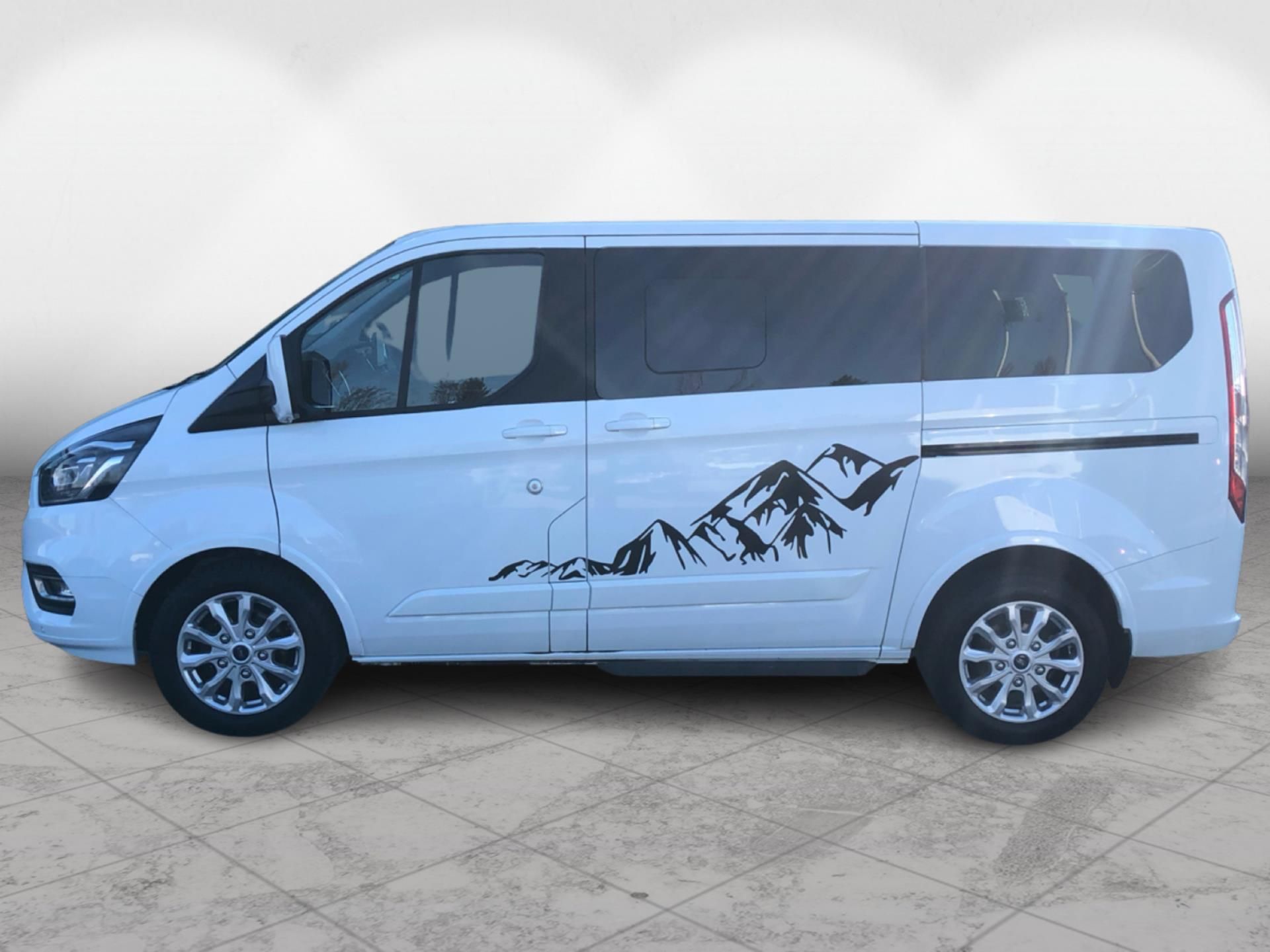 Ford Tourneo Custom, 2.0 TDCi  8 Míst - fotka 3