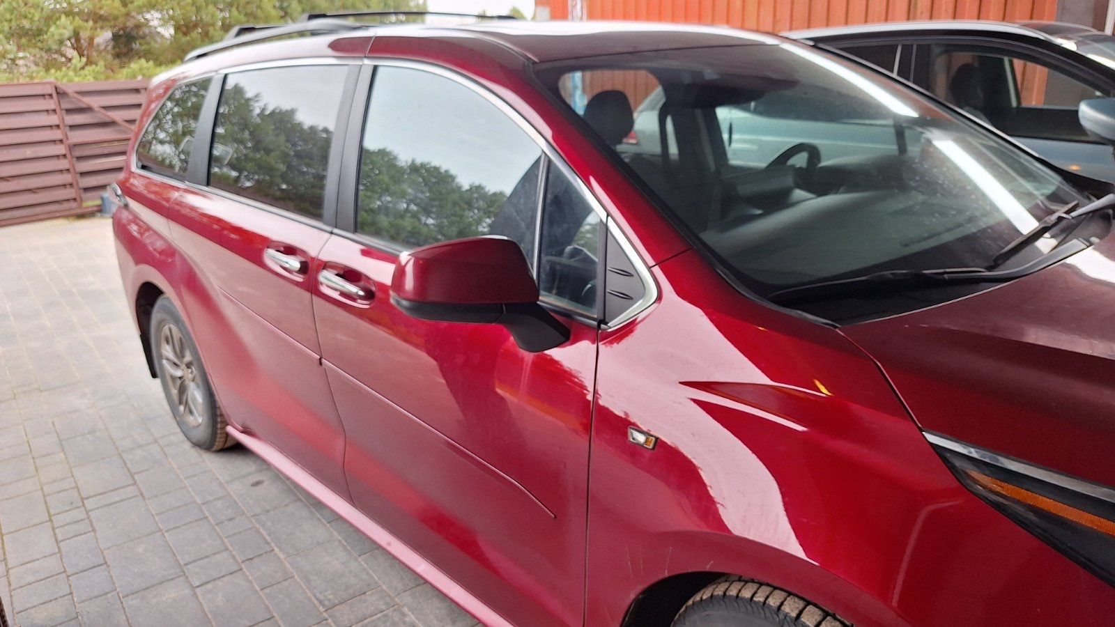Toyota Sienna, 2.5L Hybrid XLE - fotka 3