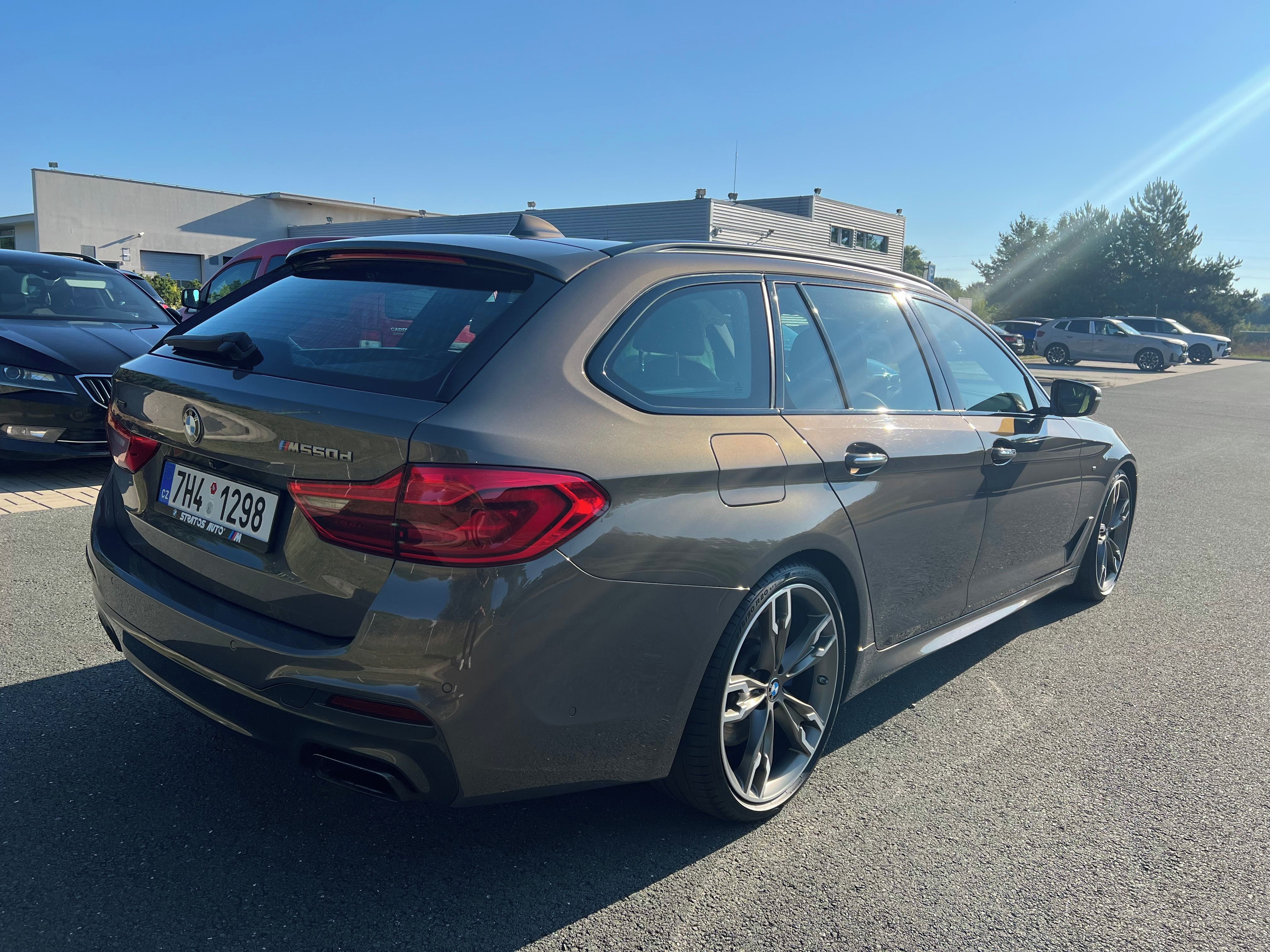 BMW Řada 5, M550d xDrive Touring - fotka 2