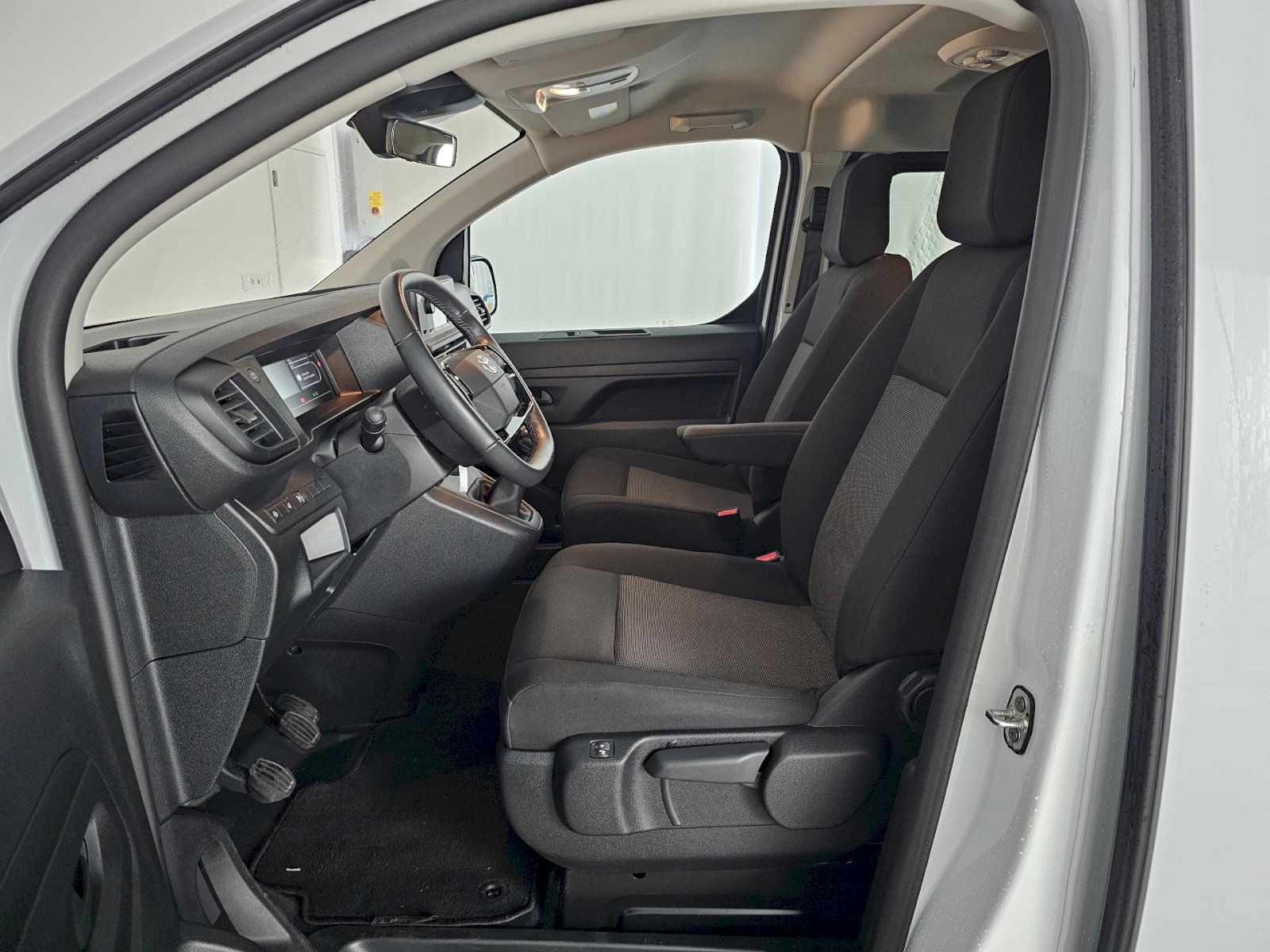 Toyota Proace Verso, 2.0D 106kW L2 COMBI 8MÍST - fotka 6