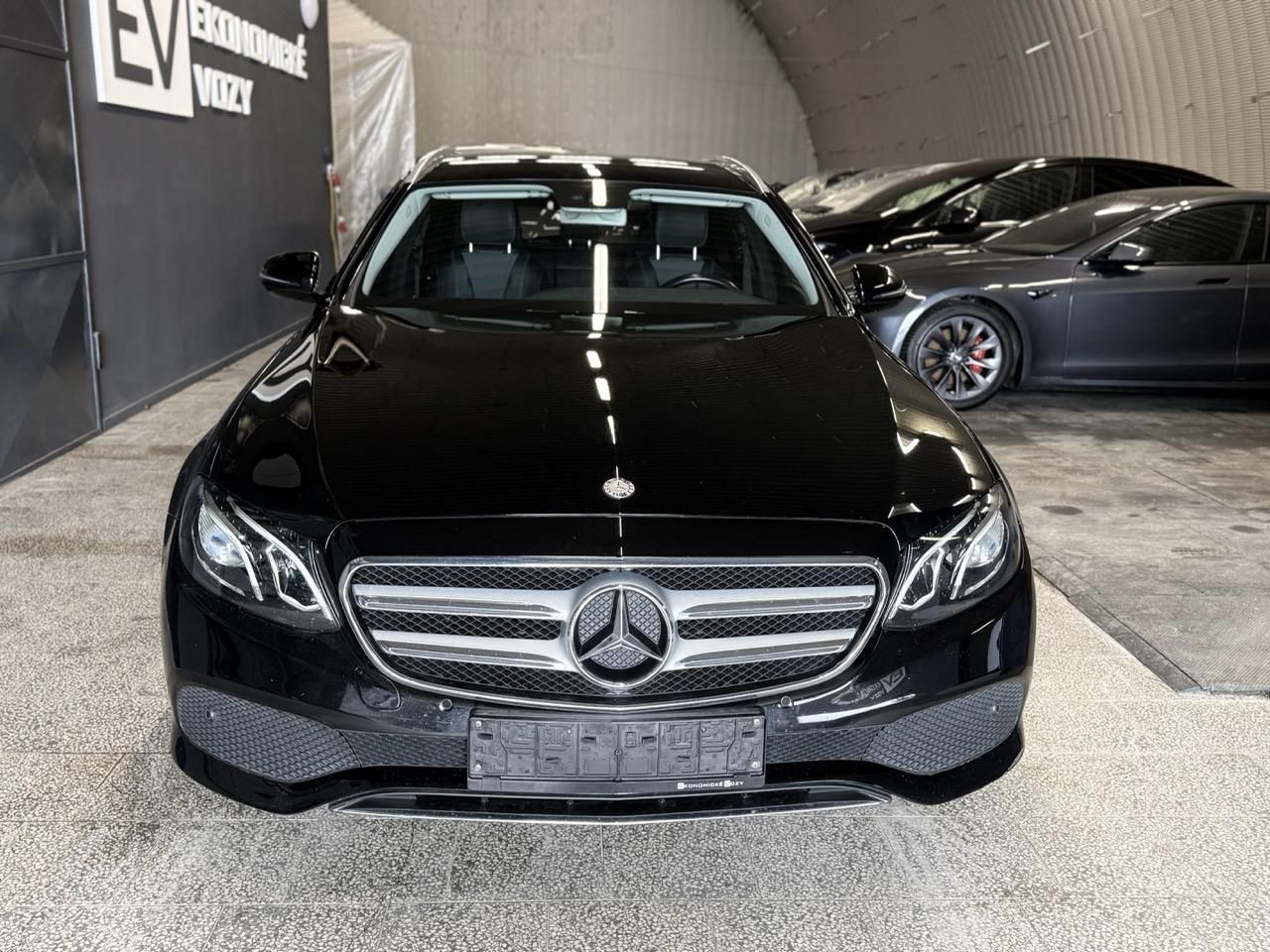 Mercedes-Benz Třídy E, 200i AVANTGARDE,ZÁRUKA , - fotka 3