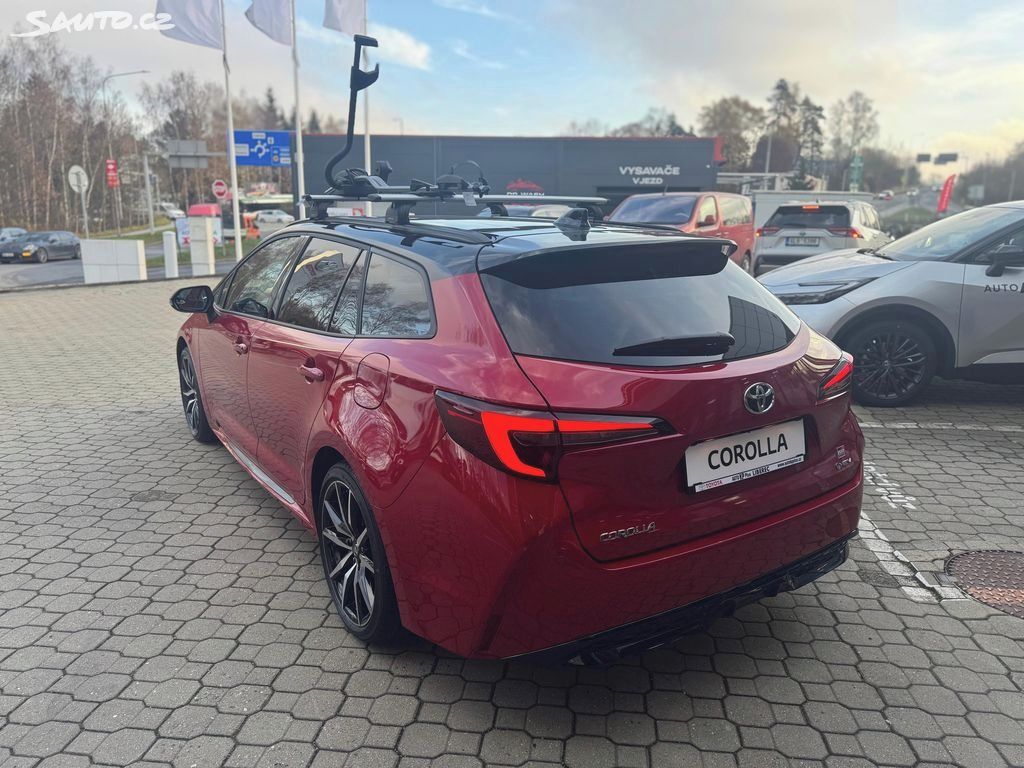 Toyota Corolla, 1,8 HEV 140k TS GR Sport - fotka 4
