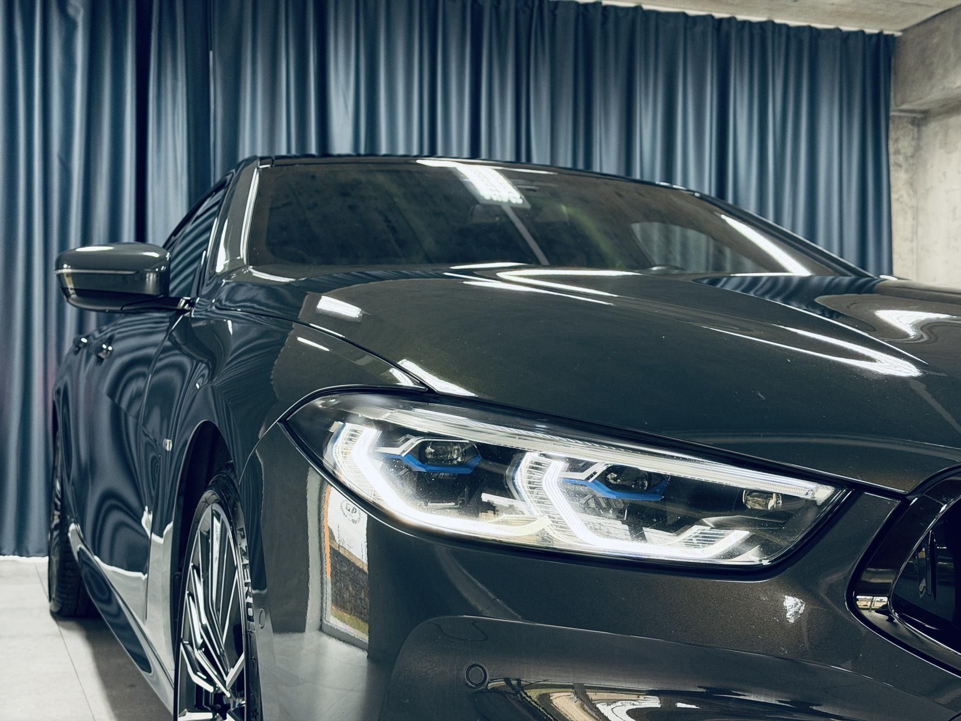 BMW Řada 8, 840d*xDRIVE*HUD*NEZ.TOP*PANO - fotka 4