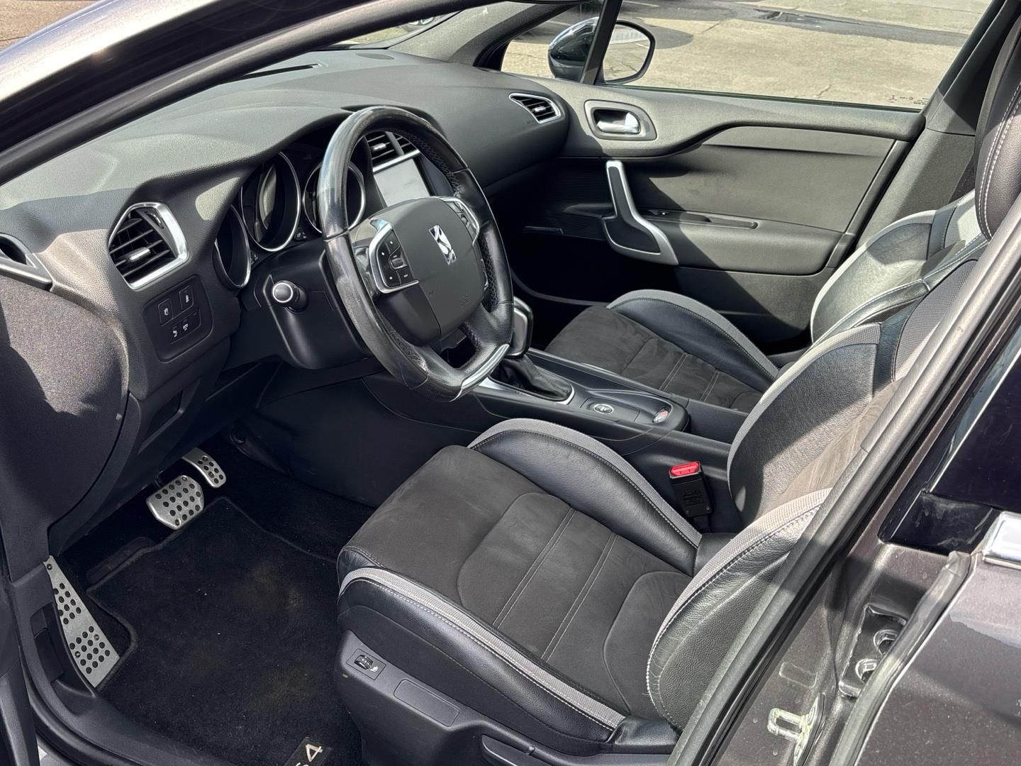DS 4, 1.6 Hdi / 88 kW SO CHIC - fotka 6