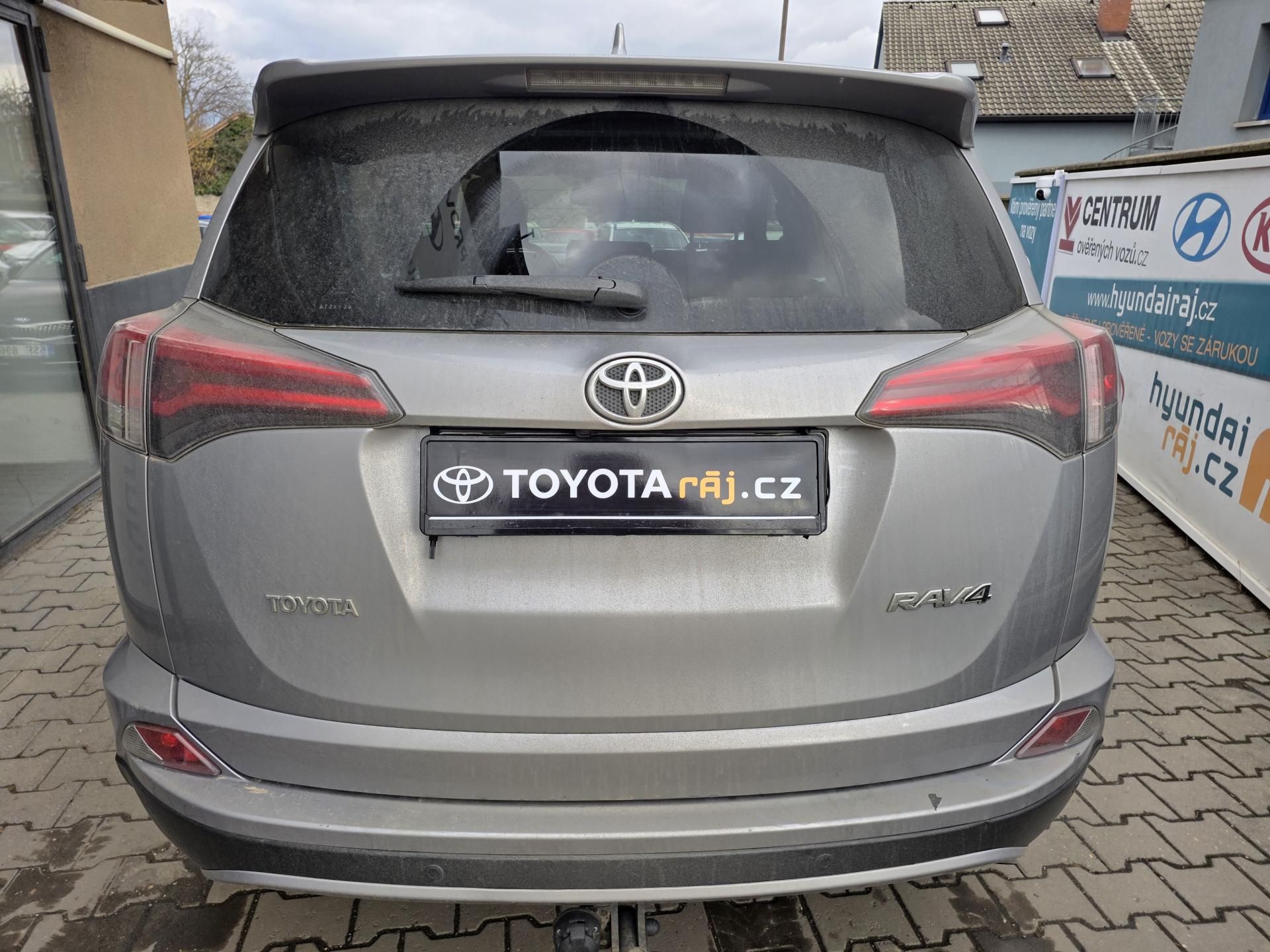 Toyota Rav4, 2.0-1.MAJITEL-TAŽNÉ-KAMERA - fotka 6