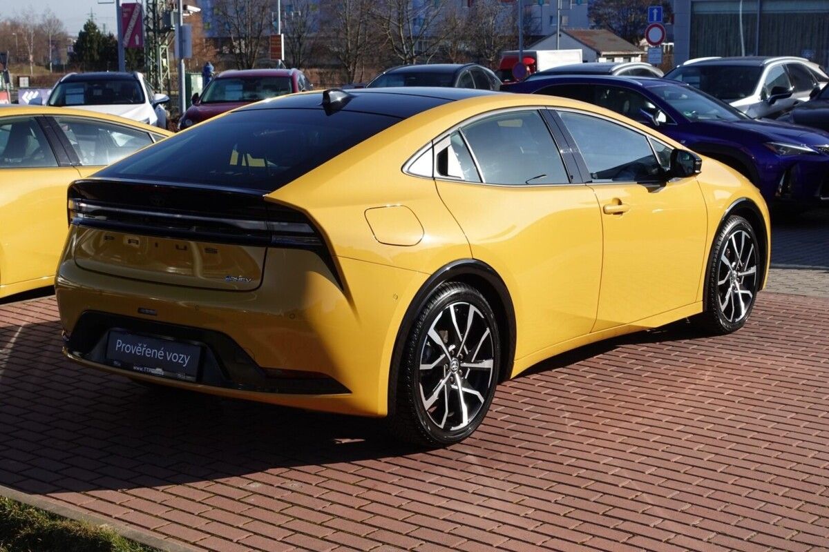 Toyota Prius, 2,0 PHEV Executive sada komple - fotka 4