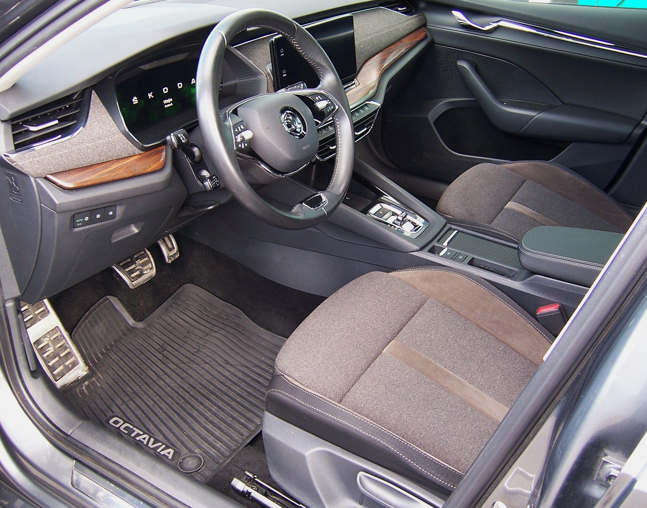 Škoda Octavia, Combi Scout 2.0TDI 7DSG 4x4 - fotka 6