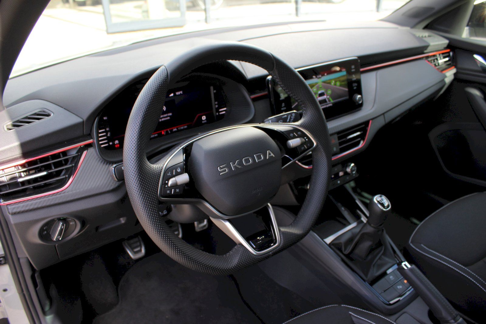 Škoda Scala, Monte Carlo 1,0TSI 85kW 6st. m - fotka 6