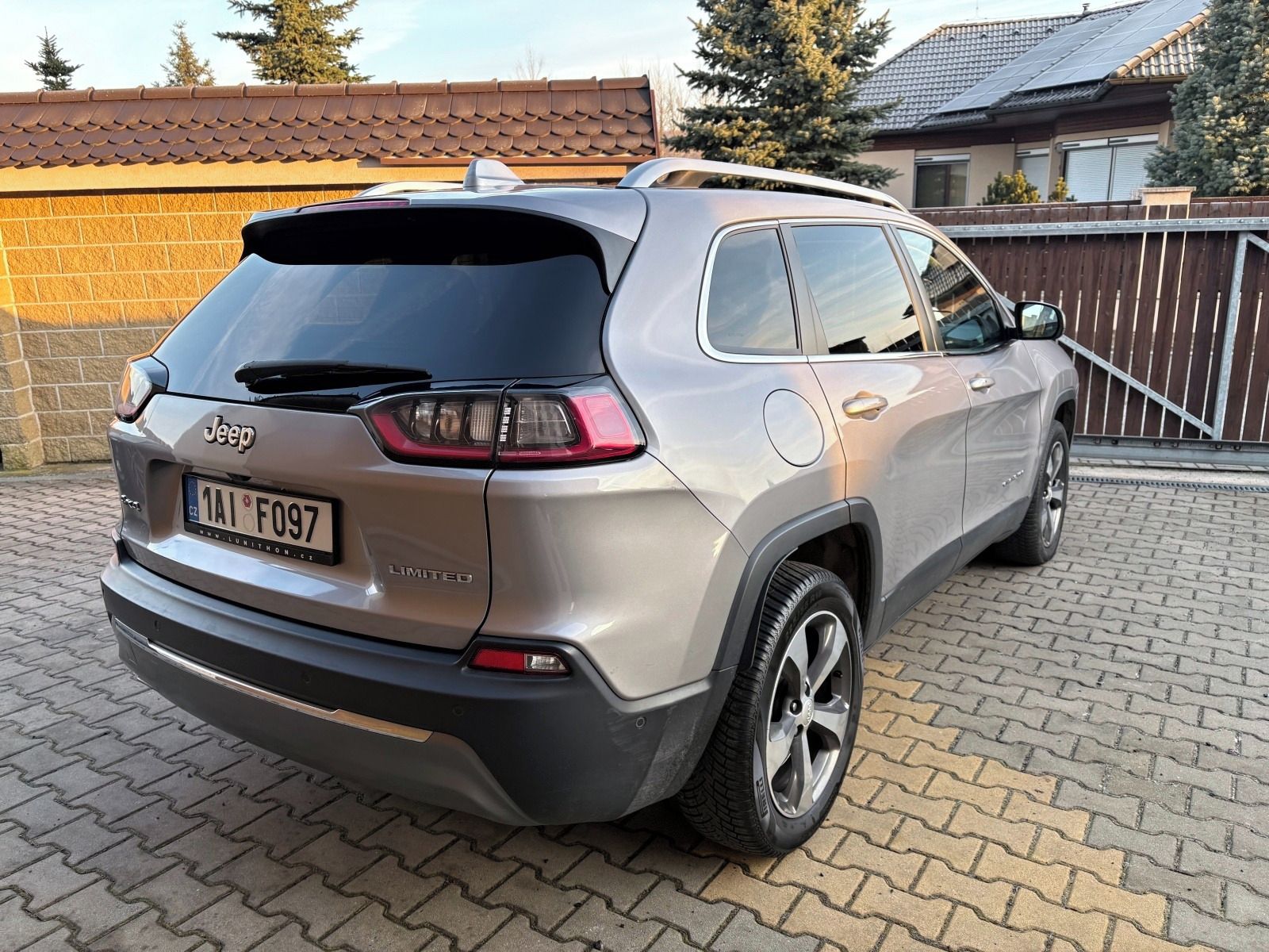 Jeep Cherokee, 2.2 M-Jet 143kW Limited 4x4 AT - fotka 6