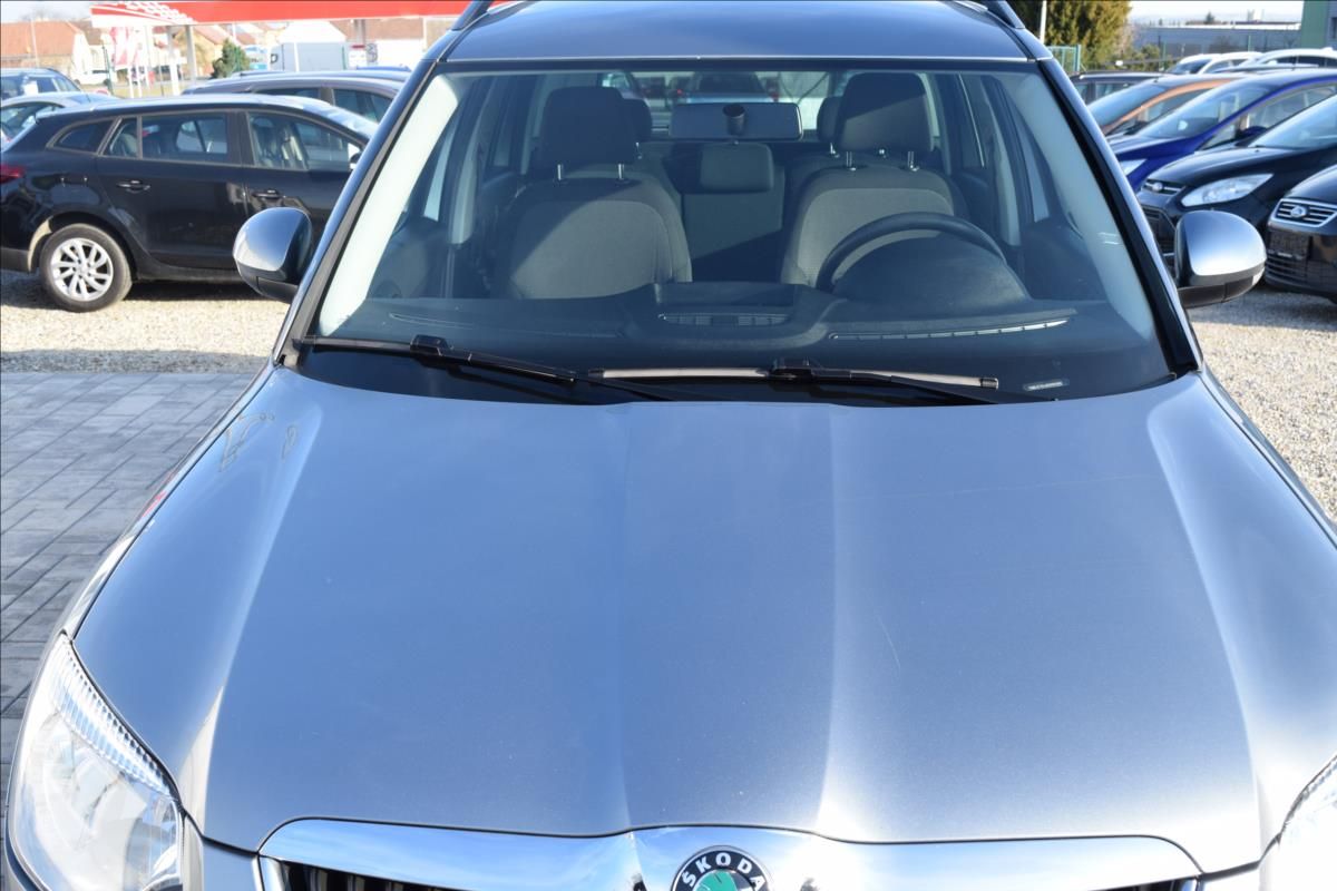 Škoda Yeti, 2,0 TDI 81KW NÍZKÉ KM TAŽNÉ - fotka 3
