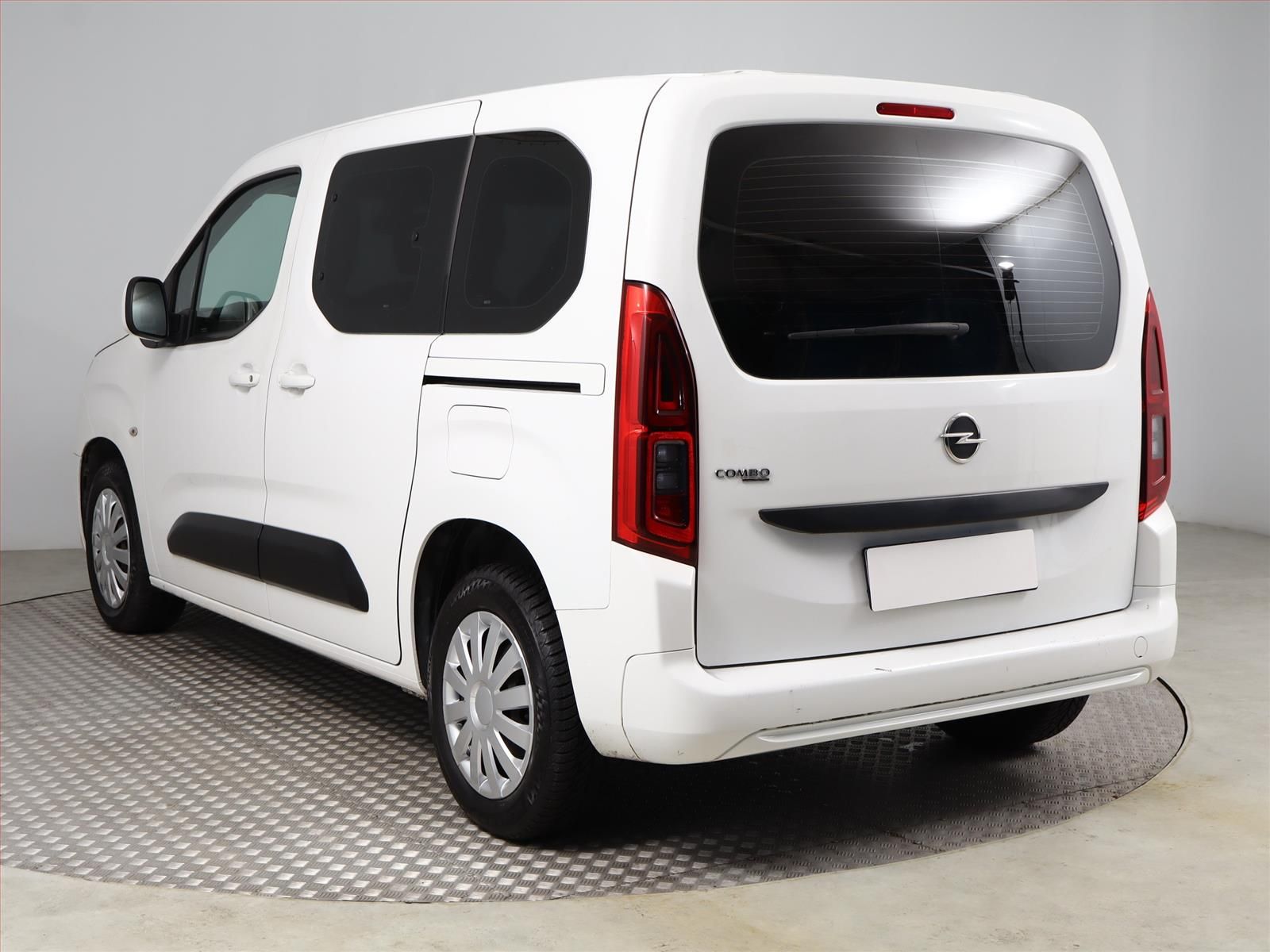Opel Combo, 1.2 Turbo, Enjoy, 5Míst, Klima - fotka 4