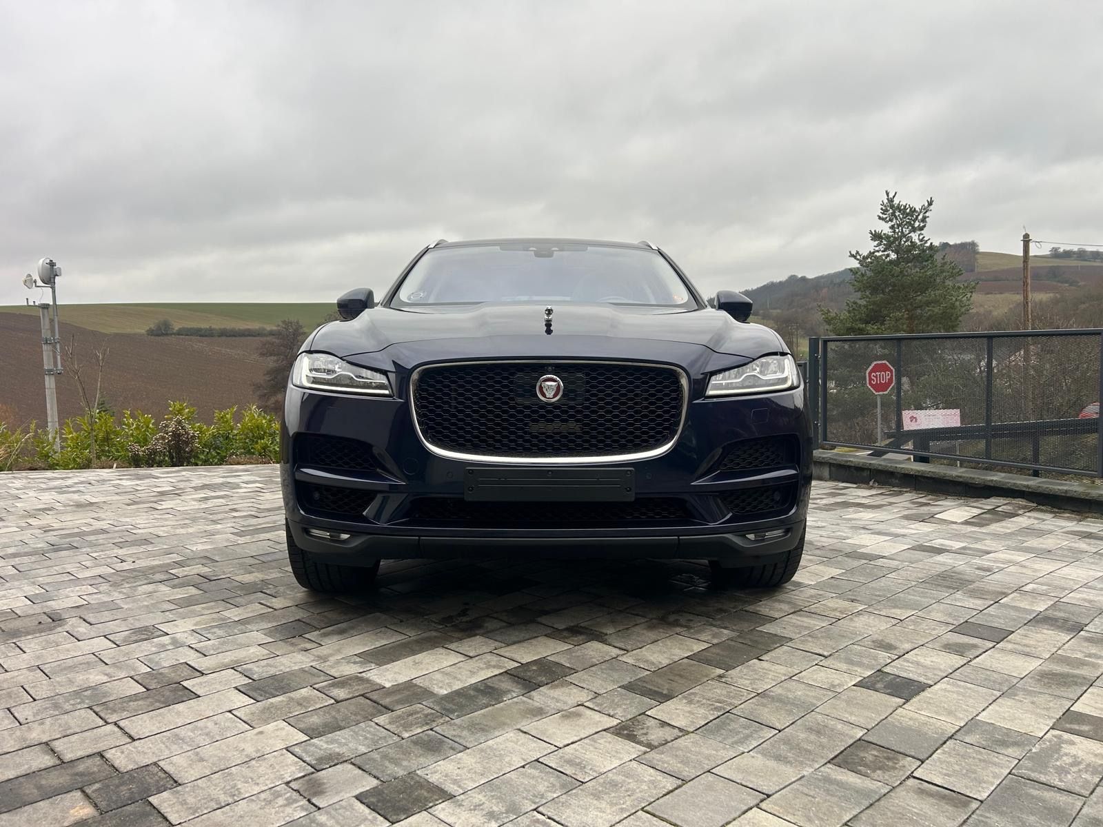Jaguar F-Pace, 3.0d AWD Porfolio Blue - fotka 3
