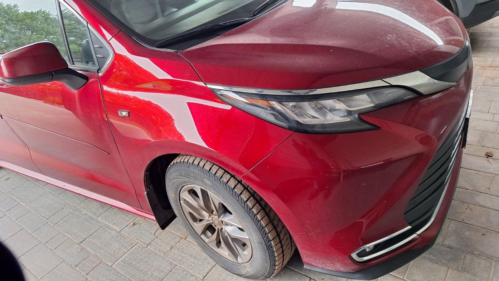 Toyota Sienna, 2.5L Hybrid XLE - fotka 2
