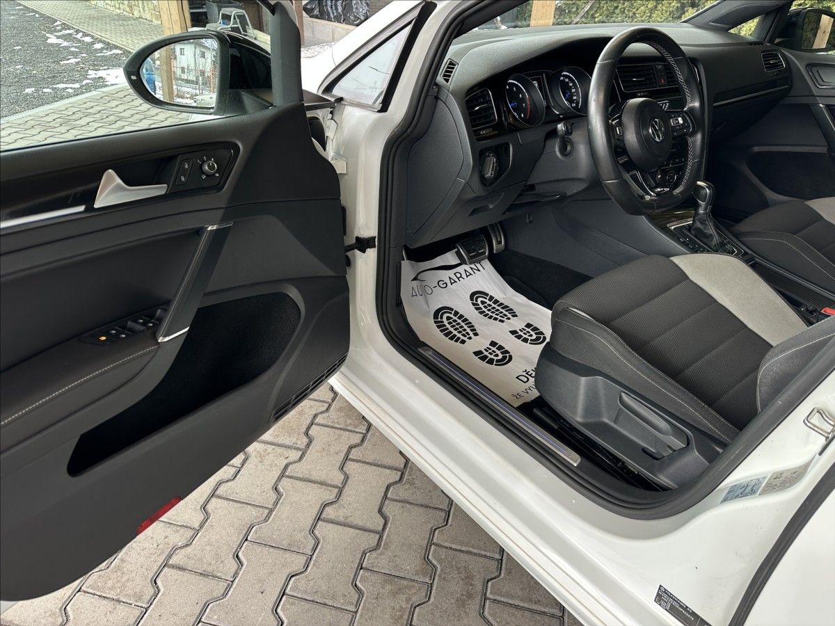 Volkswagen Golf Variant, 2,0 TSi 221kW 4motion R - fotka 6