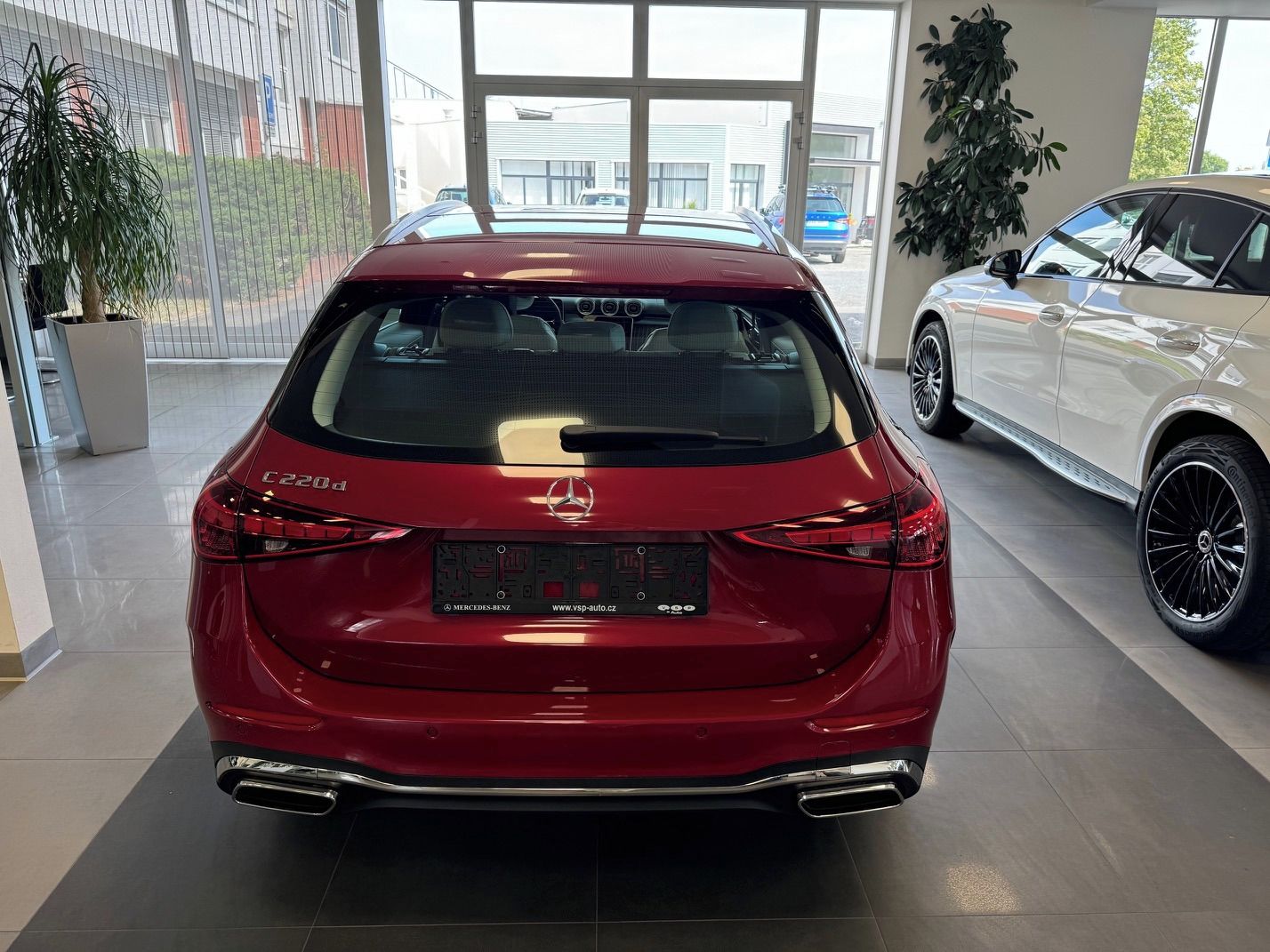 Mercedes-Benz Třídy C, C 220d, NEZ. TOPENÍ, TAŽNÉ - fotka 6