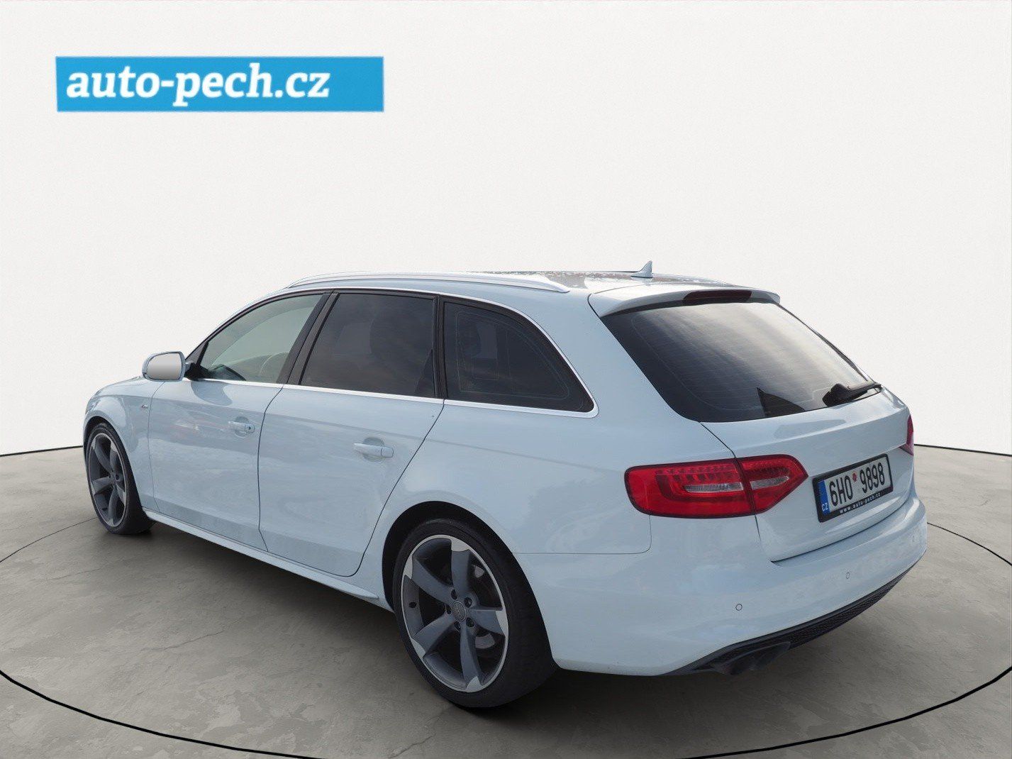 Audi A4, 2.0 TDI, 4x4, AT, S-Line - fotka 2
