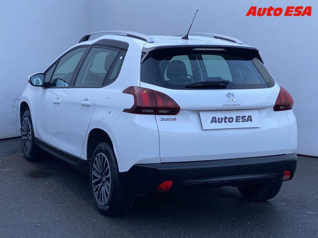 Peugeot 2008, 1.2 PT,2.maj,ČR,AC,temp - fotka 6