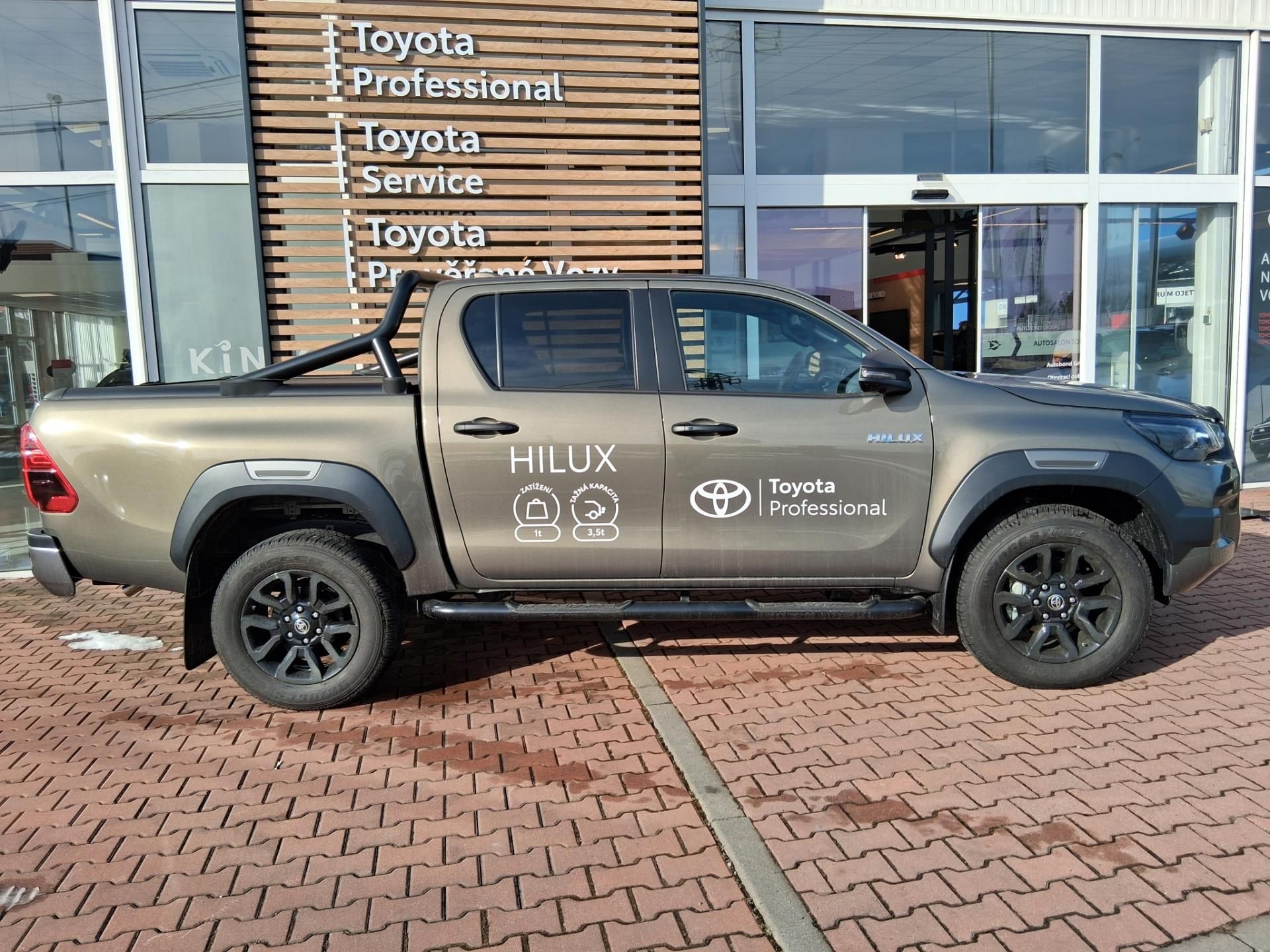 Toyota Hilux, 2,8D 6AT INVINCIBLE 4X4 - fotka 3