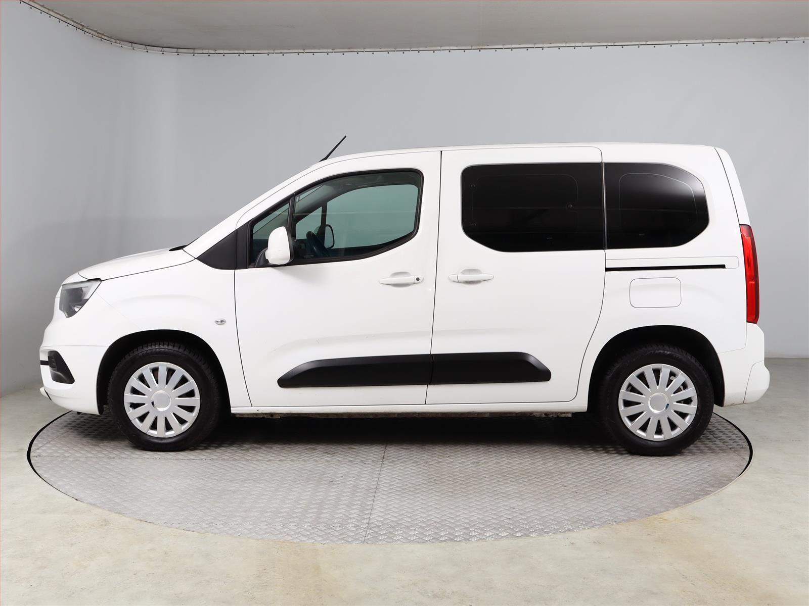 Opel Combo, 1.2 Turbo, Enjoy, 5Míst, Klima - fotka 3