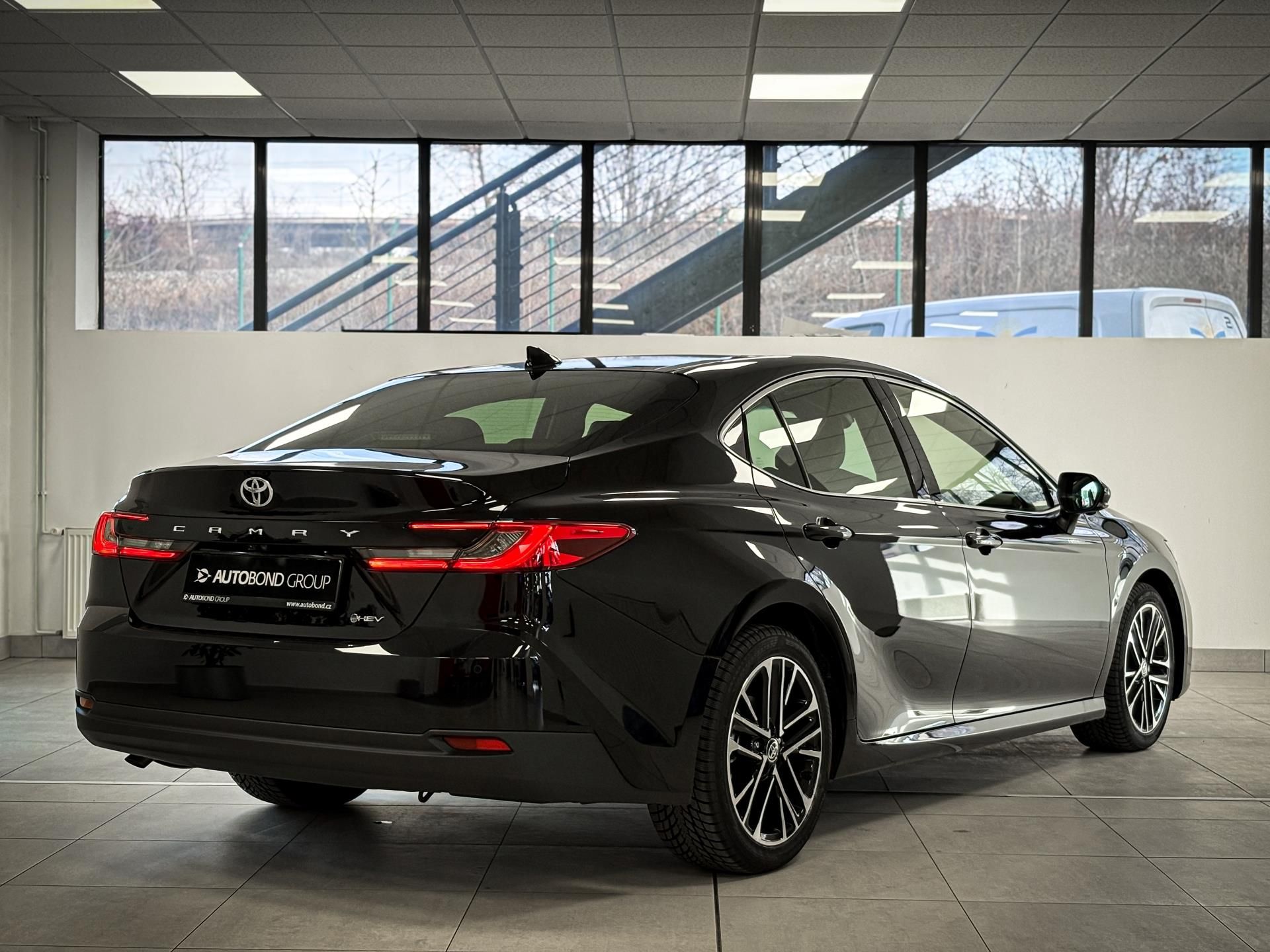 Toyota Camry, 2.5 Hybrid, CVT, Executive - fotka 4