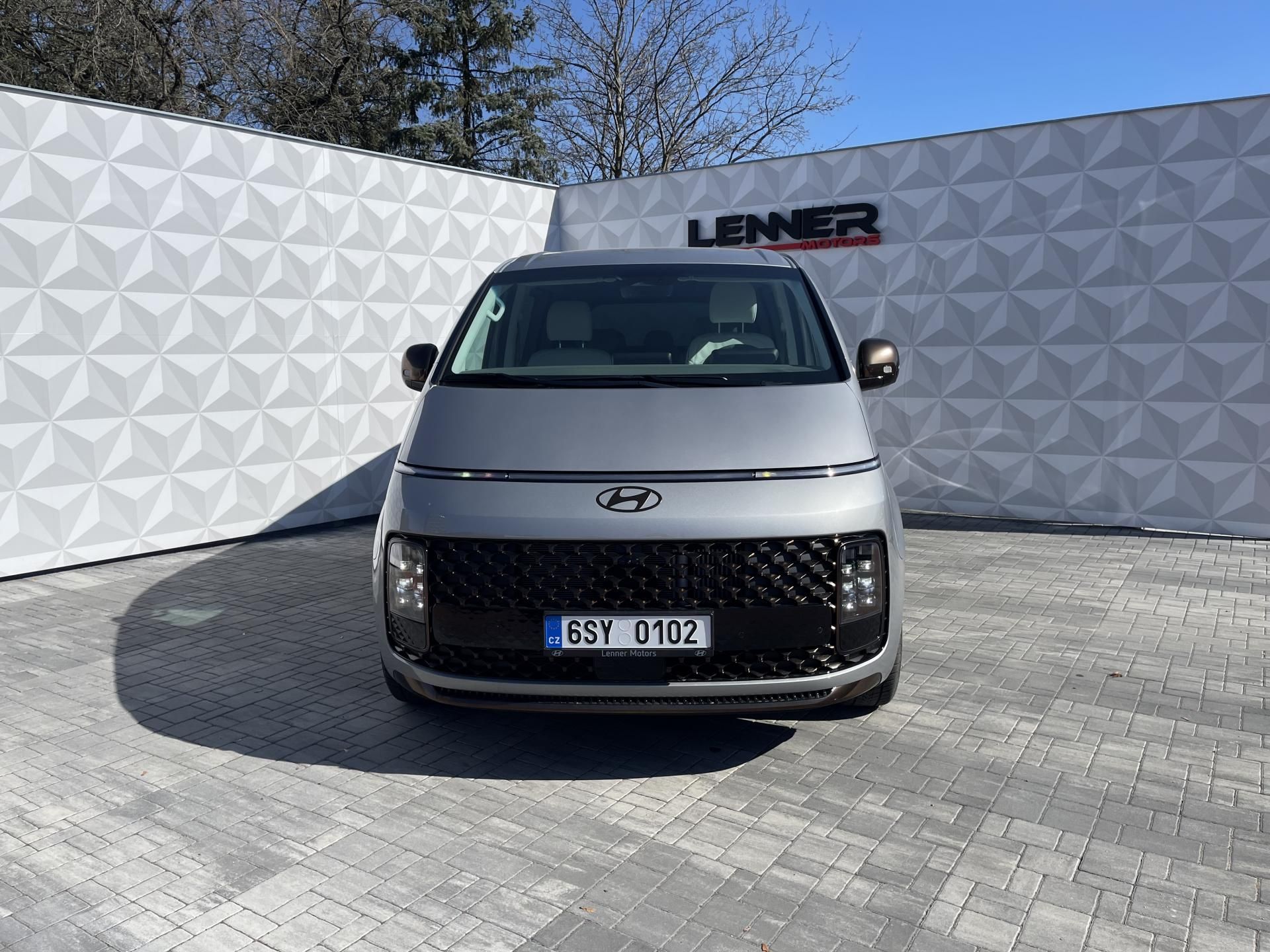 Hyundai Staria, 25 HEV TOUR 7 LUXURY BRASS - fotka 4