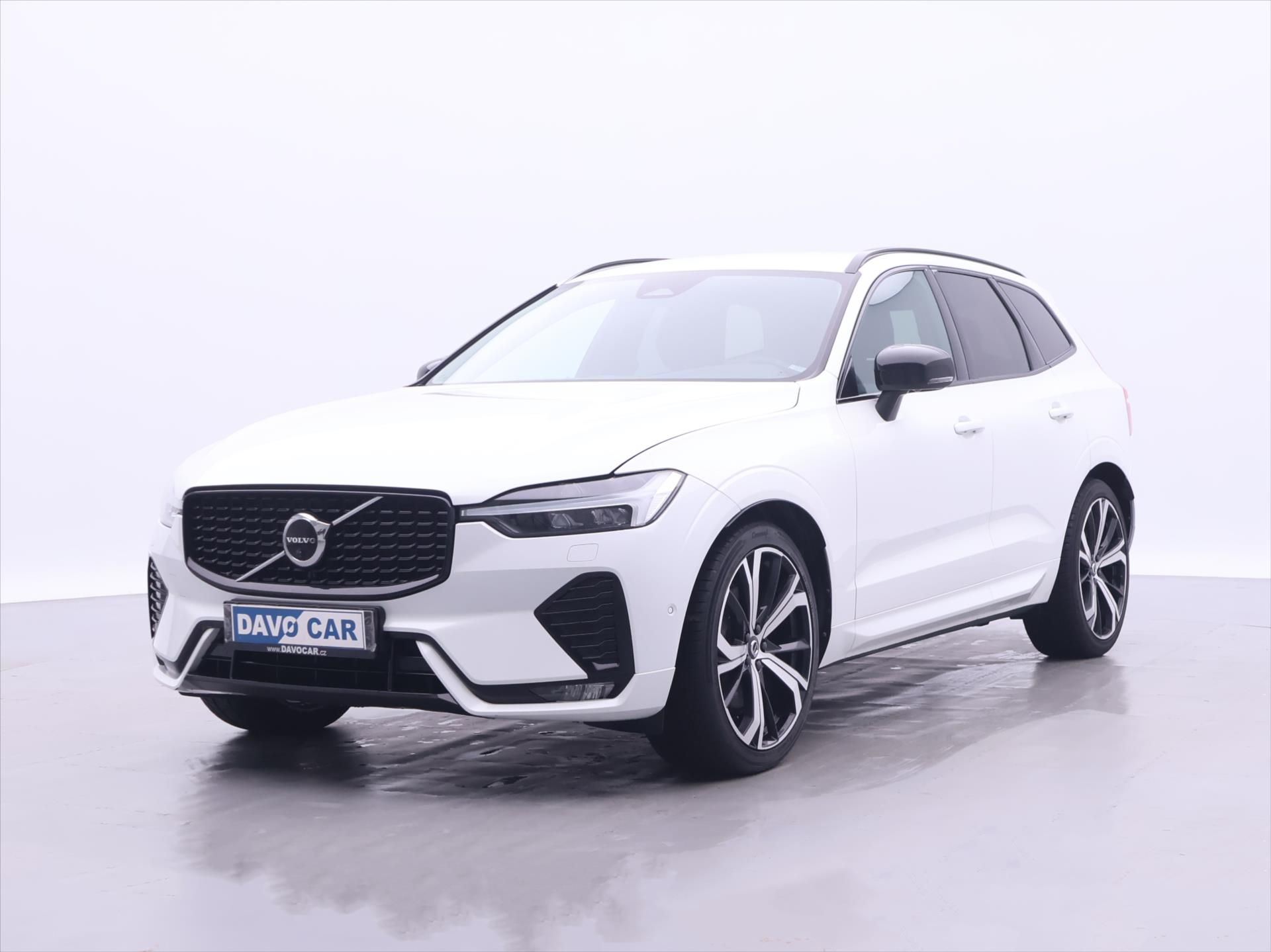 Volvo XC60, 2,0 B5 173kW AWD Plus Dark CZ - fotka 3
