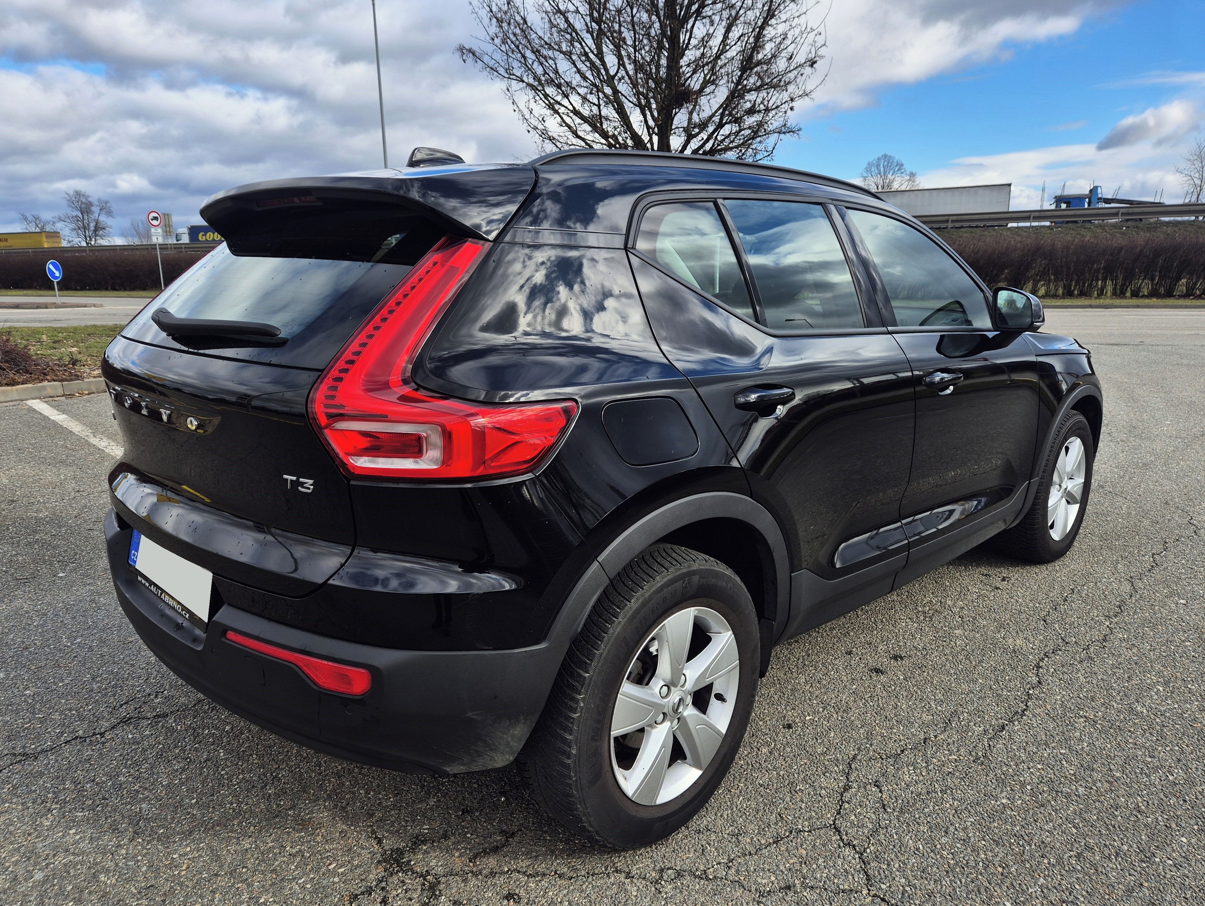 Volvo XC40, 1.5i 163PS 1.MAJ MANUÁL ! LED - fotka 5