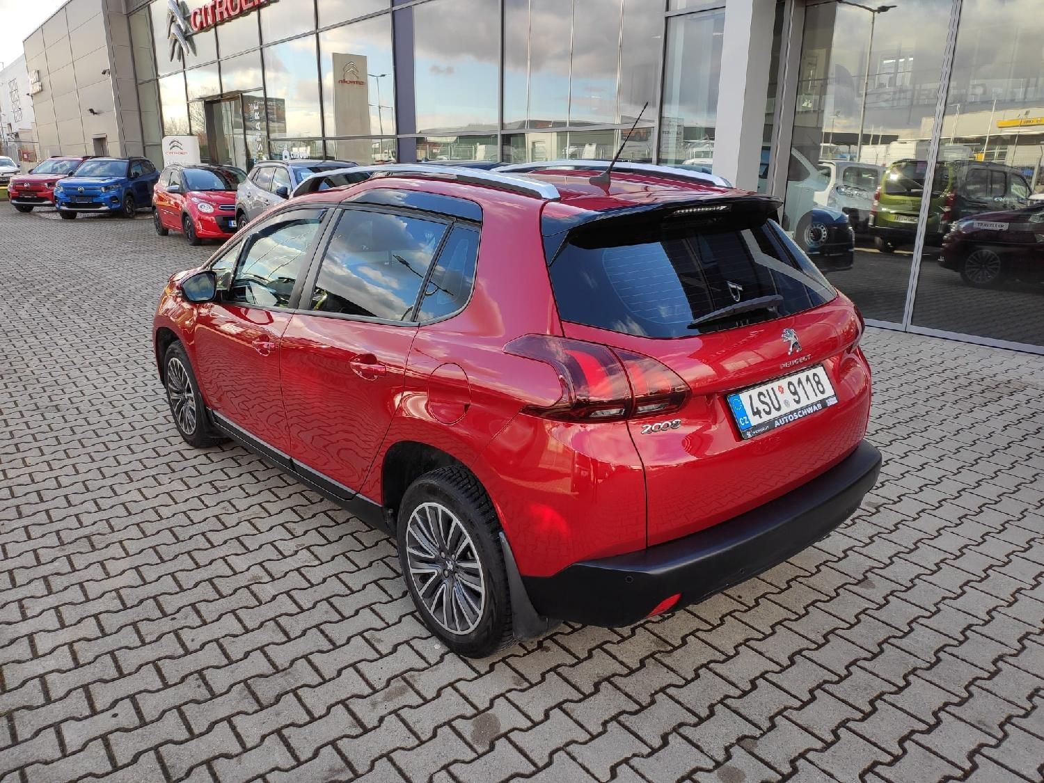 Peugeot 2008, ACTIVE 1.2 110k MAN6 1.majitel - fotka 3