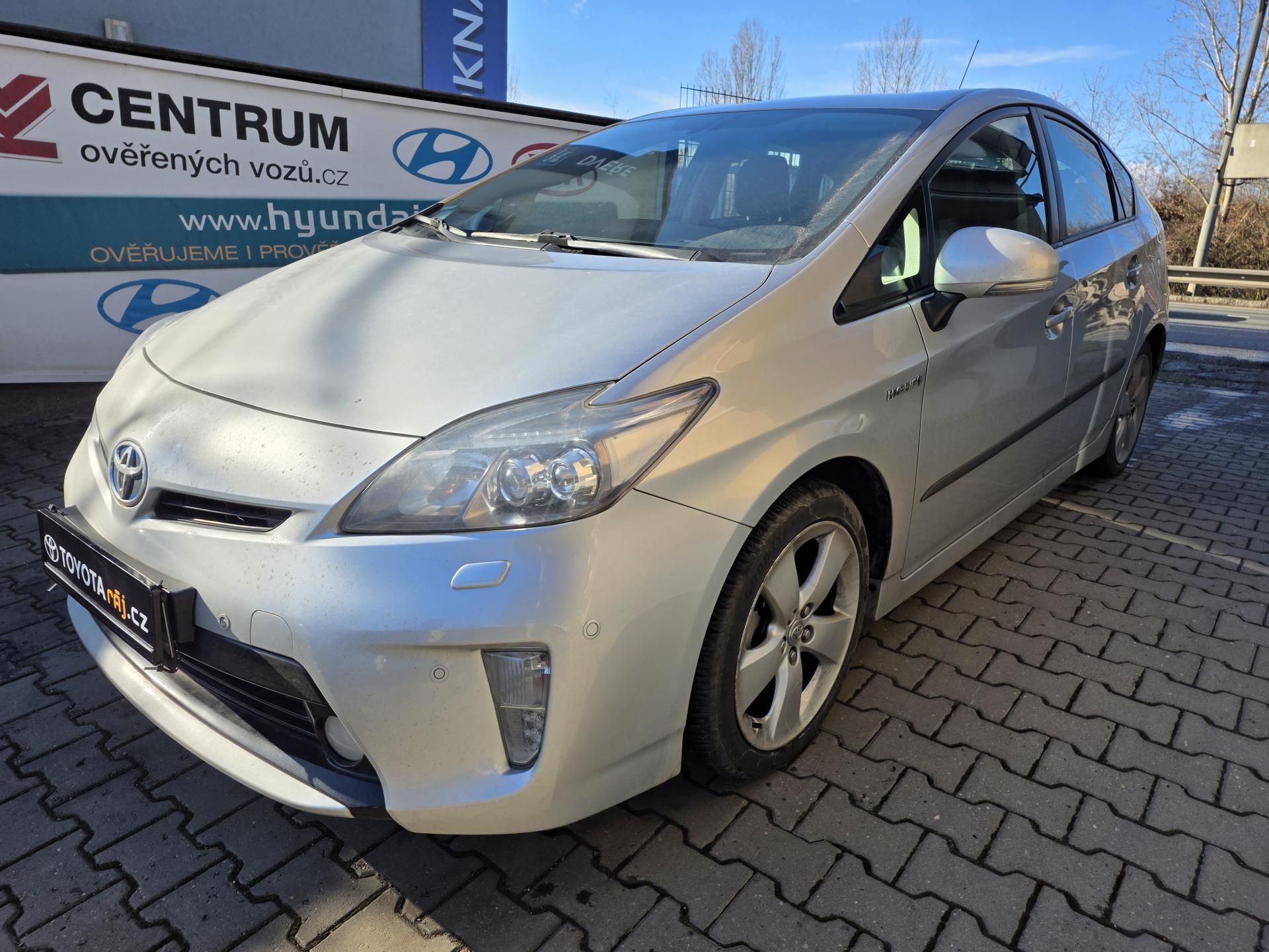 Toyota Prius, 1.8-HYBRID-spotř.5l/100km - fotka 5
