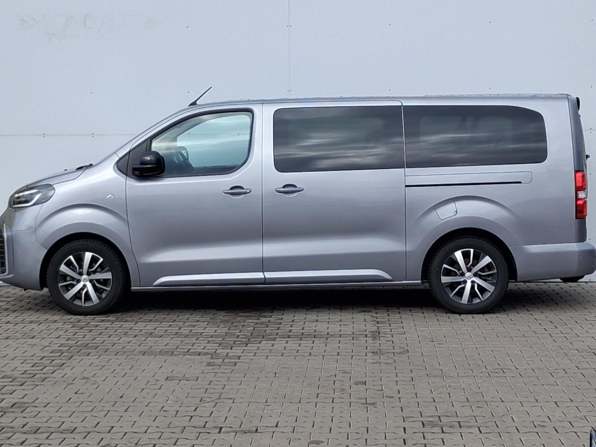 Toyota Proace Verso, 2,0 D-4D 8AT L2 Family Webasto - fotka 3