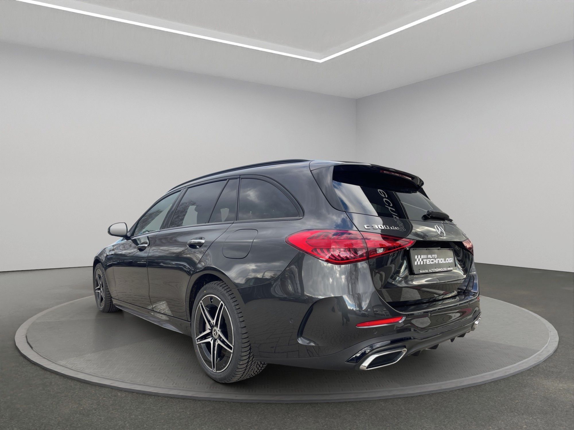 Mercedes-Benz Třídy C, 300de 4MATIC - fotka 5