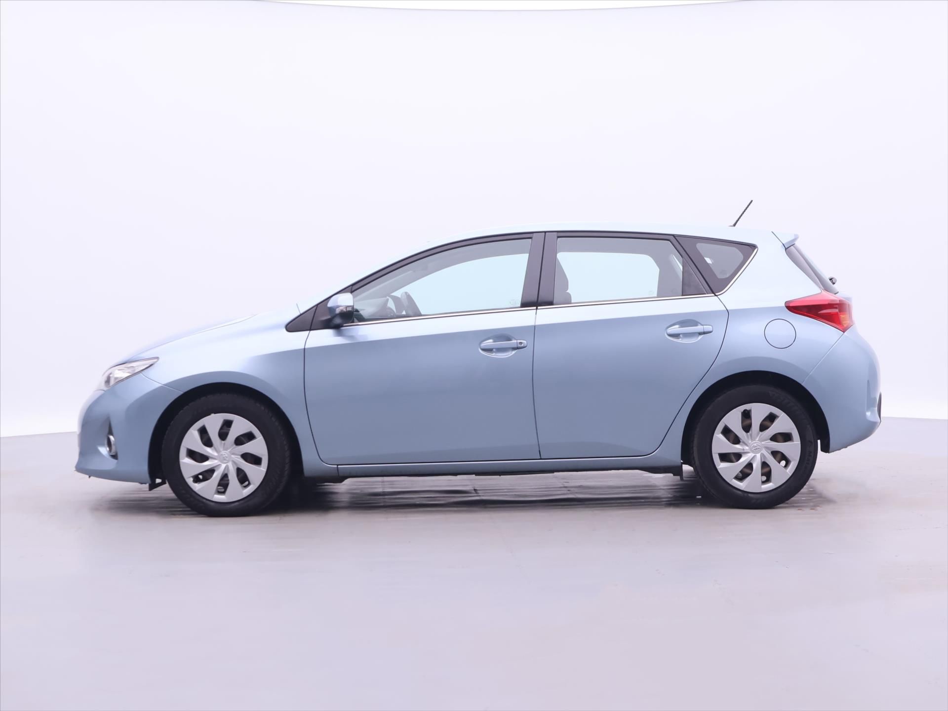 Toyota Auris, 1,3 Dual VVT-i 73kW Klima CZ - fotka 4
