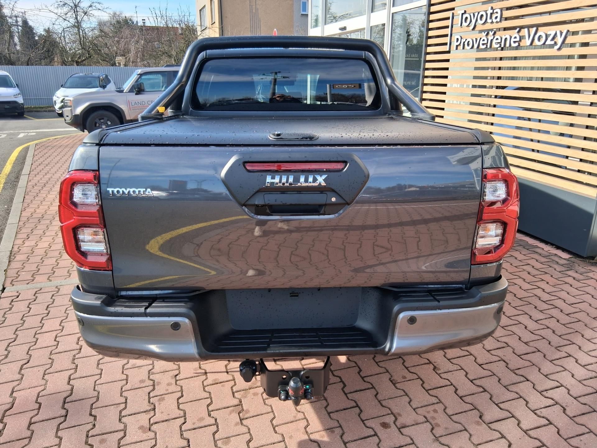 Toyota Hilux, 2,8D-4D 205K INVINCIBLE + PAKE - fotka 5