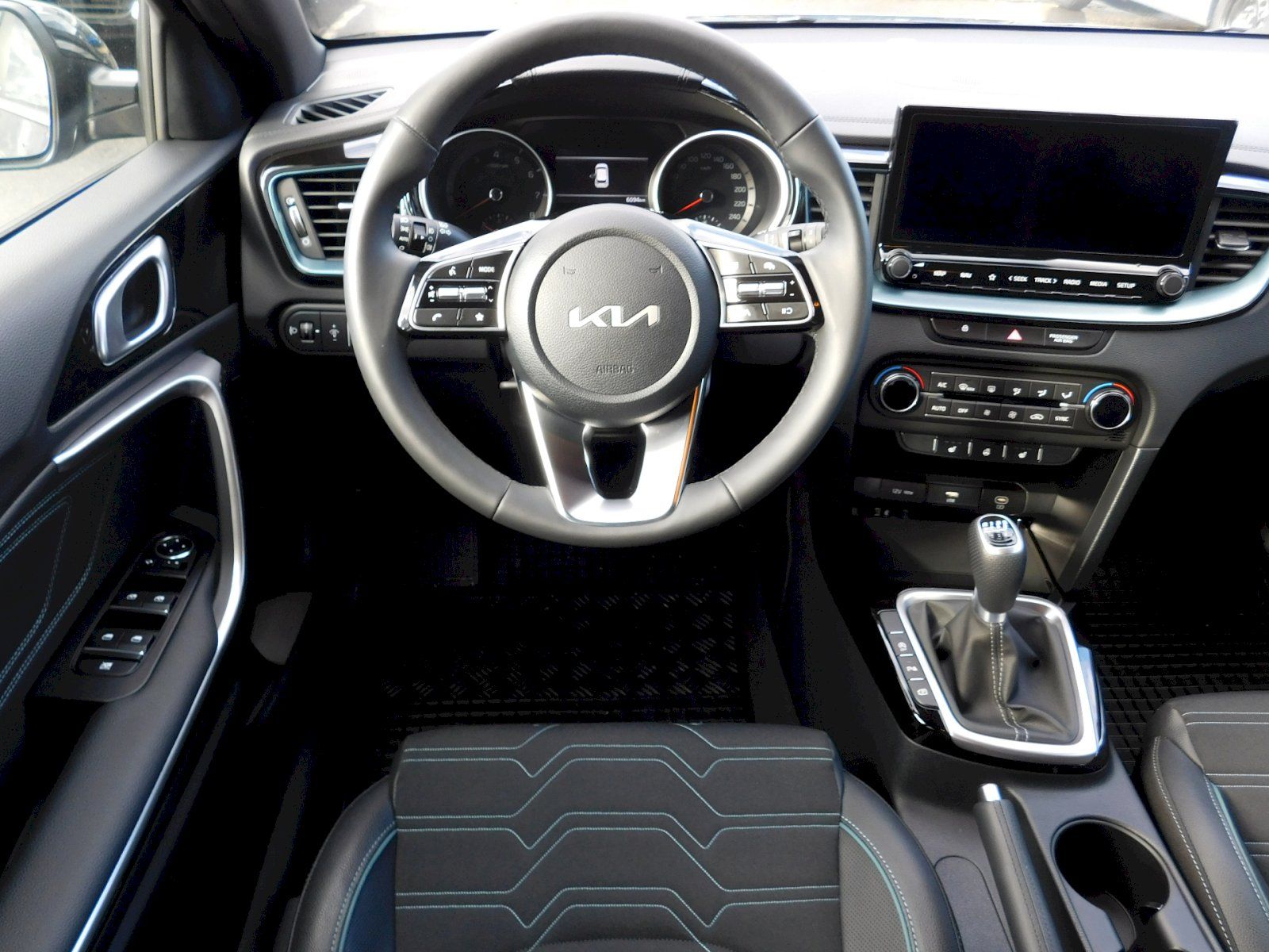 Kia Cee´d, 1,5T-GDi 103kW Edice 30 - fotka 5