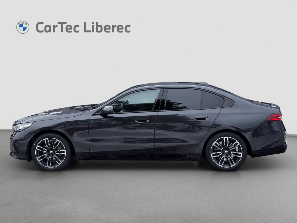 BMW Řada 5, 540d xDrive Sedan - fotka 6