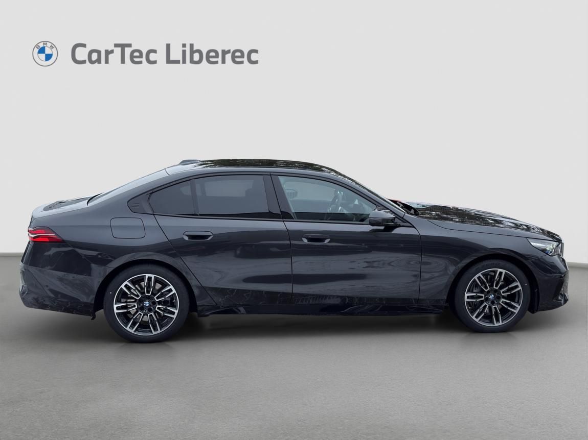 BMW Řada 5, 540d xDrive Sedan - fotka 5