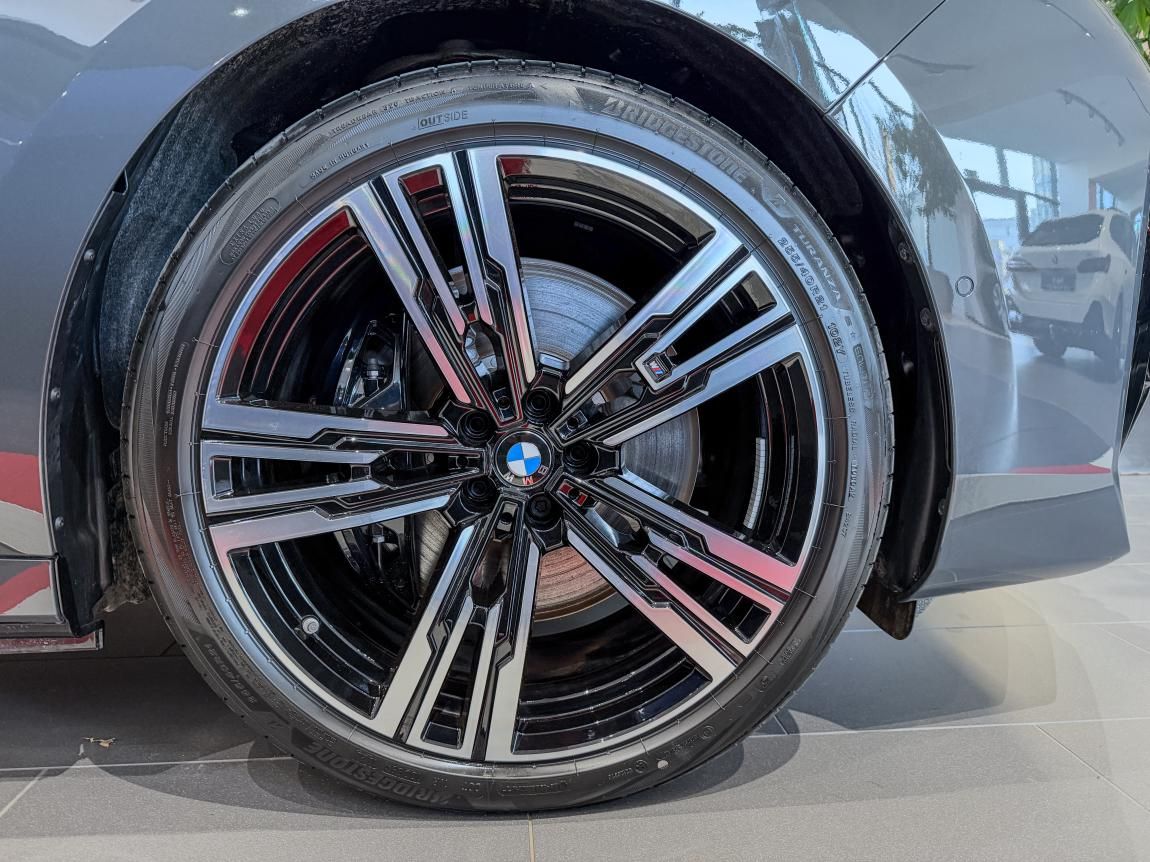 BMW Řada 7, M760e xDrive Sedan - fotka 5