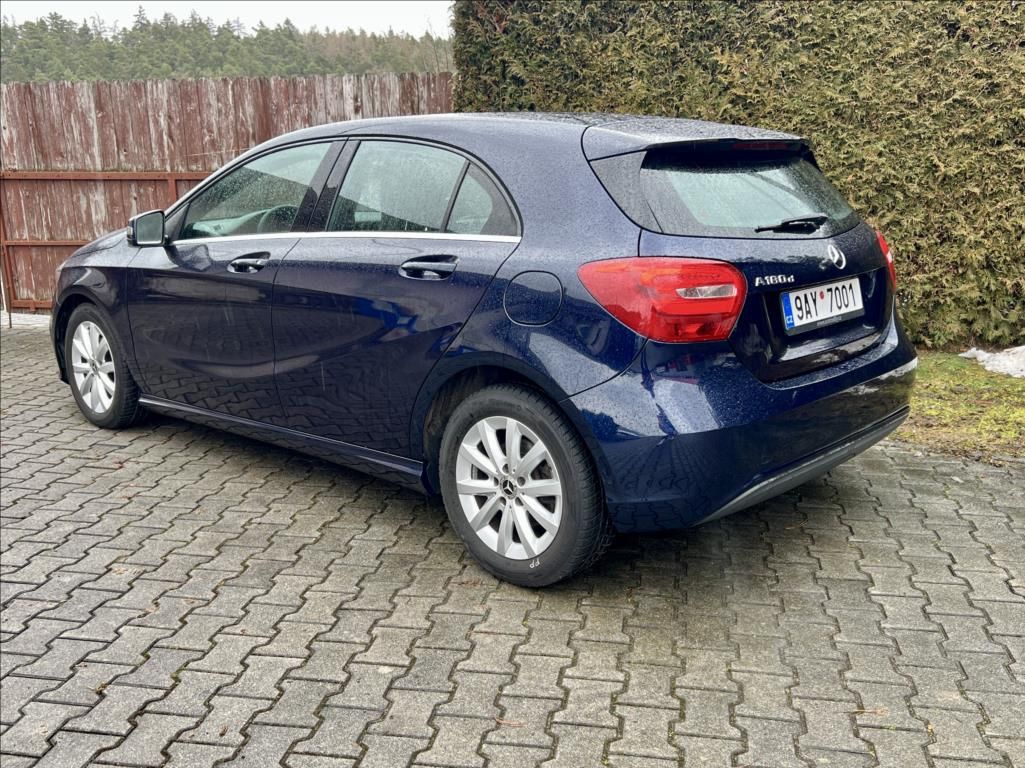 Mercedes-Benz Třídy A, 180 d Sport automat - fotka 4