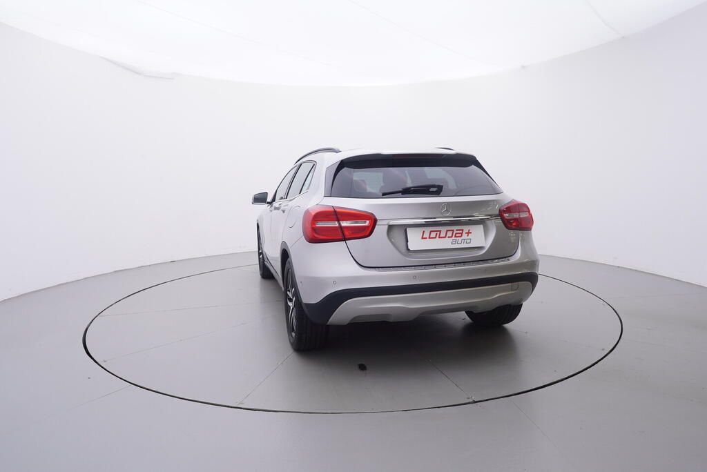 Mercedes-Benz GLA, Style 1.6 115 kW - fotka 4