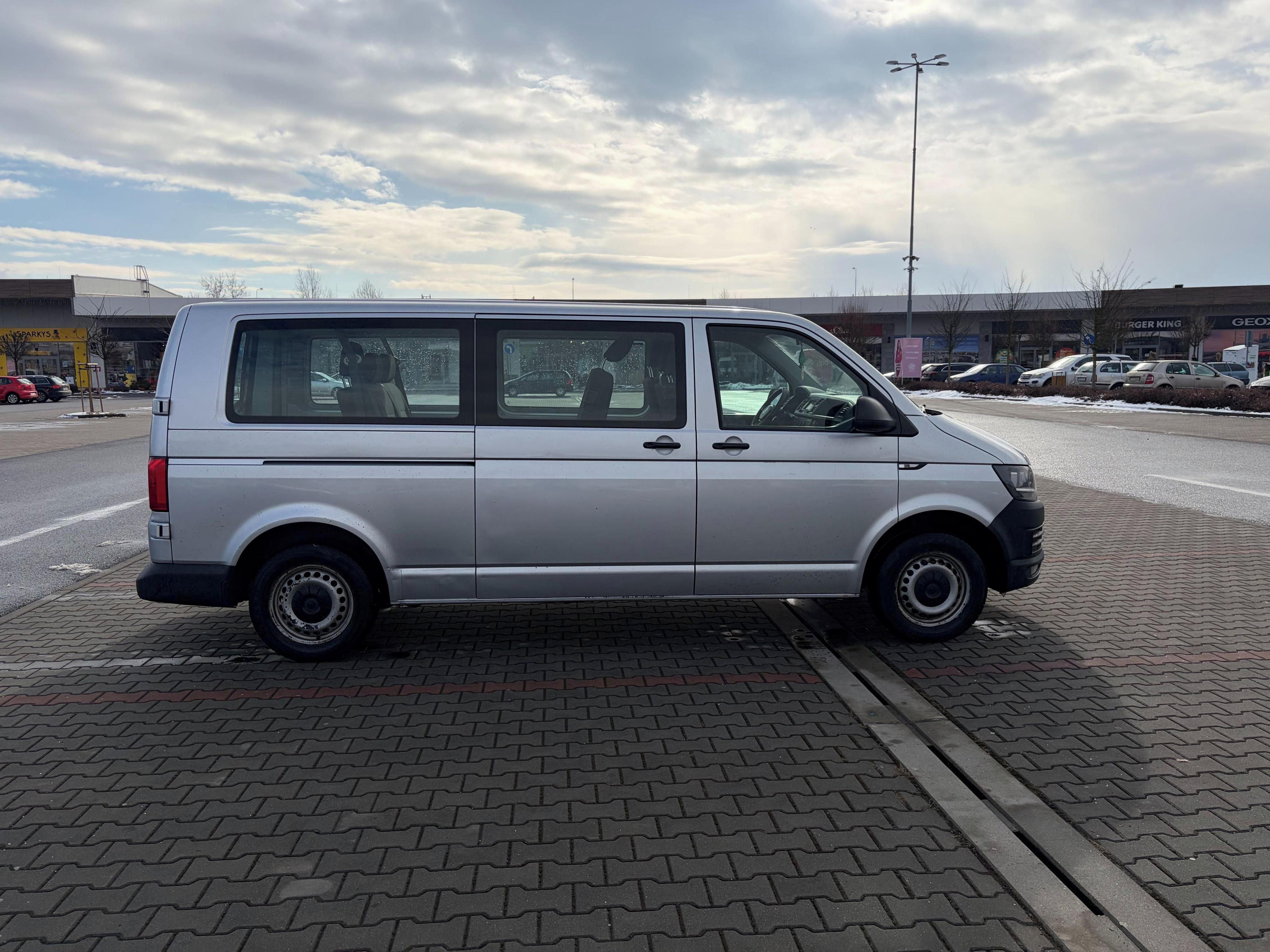 Volkswagen Transporter, 2.0 TDi 1.maj.ČR 9míst long - fotka 2