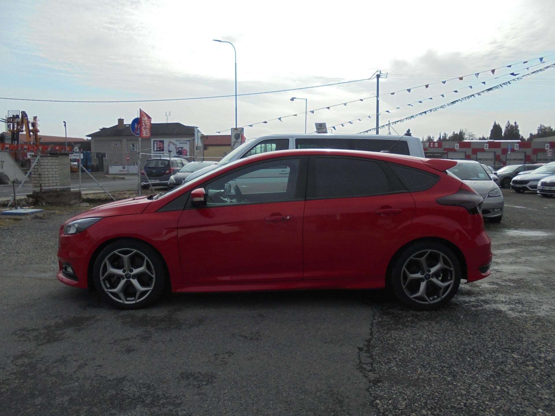Ford Focus, 2.0 ST- 188kW- 74000 km- KLIMA - fotka 4
