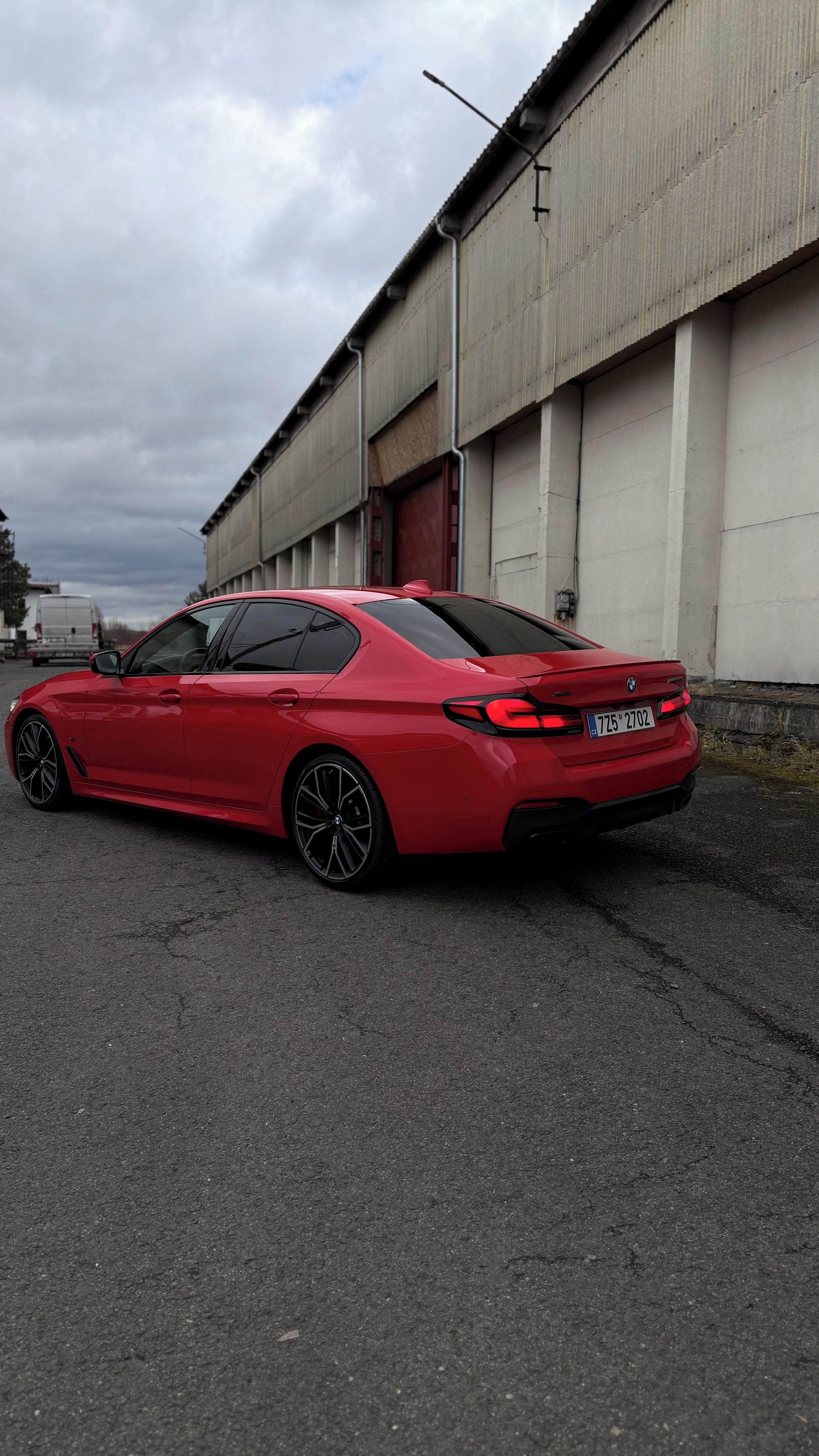 BMW Řada 5, M550i - fotka 3
