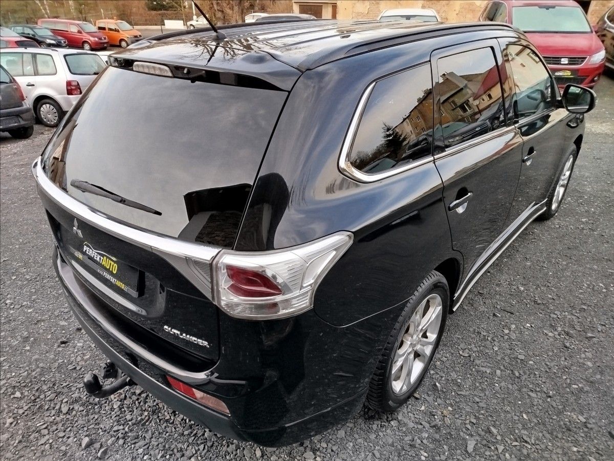 Mitsubishi Outlander, 2,3 D 110kW, AUTOMAT, 7-MÍST - fotka 6