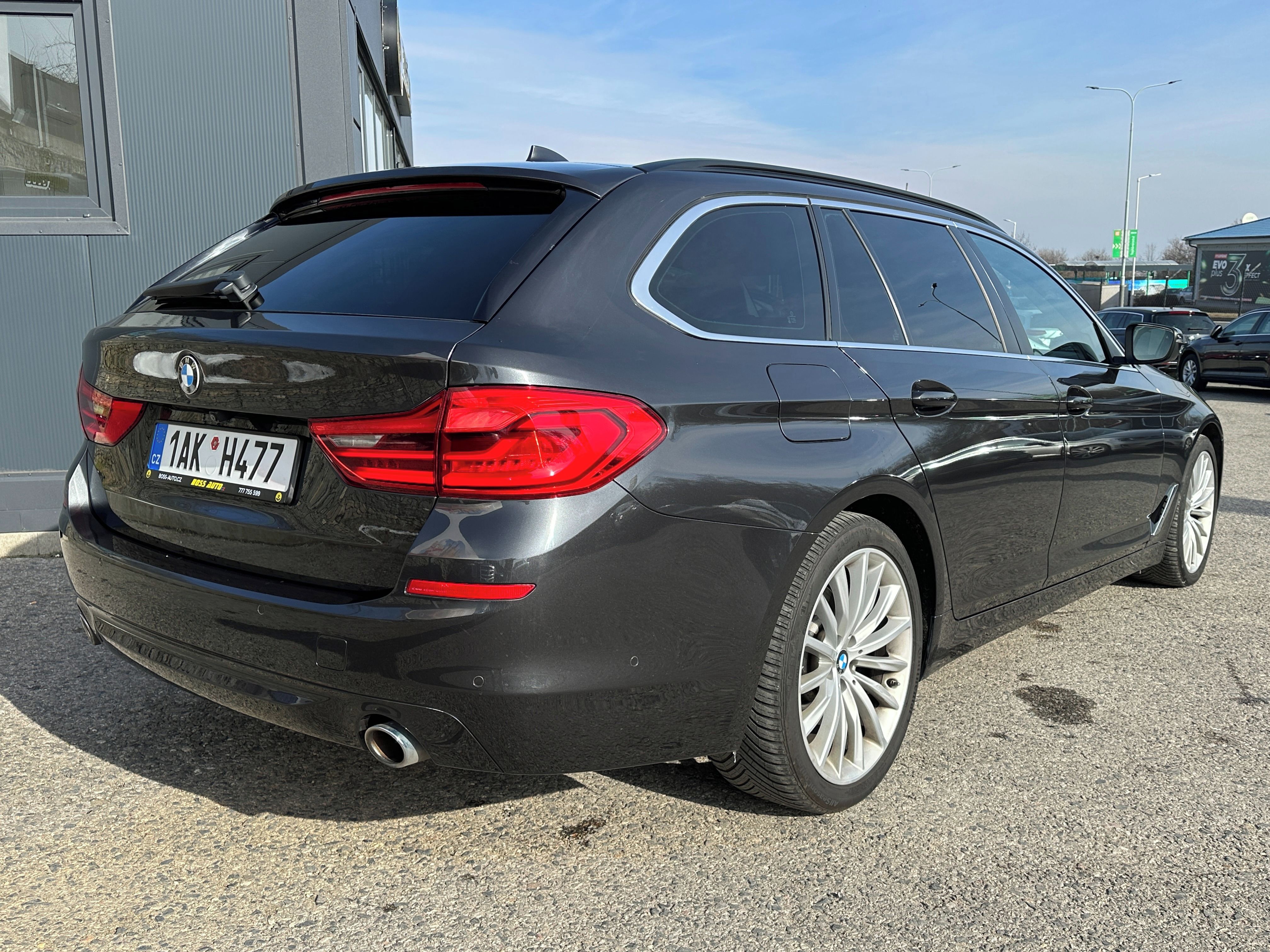 BMW Řada 5, BMW 520D 2019 - fotka 6