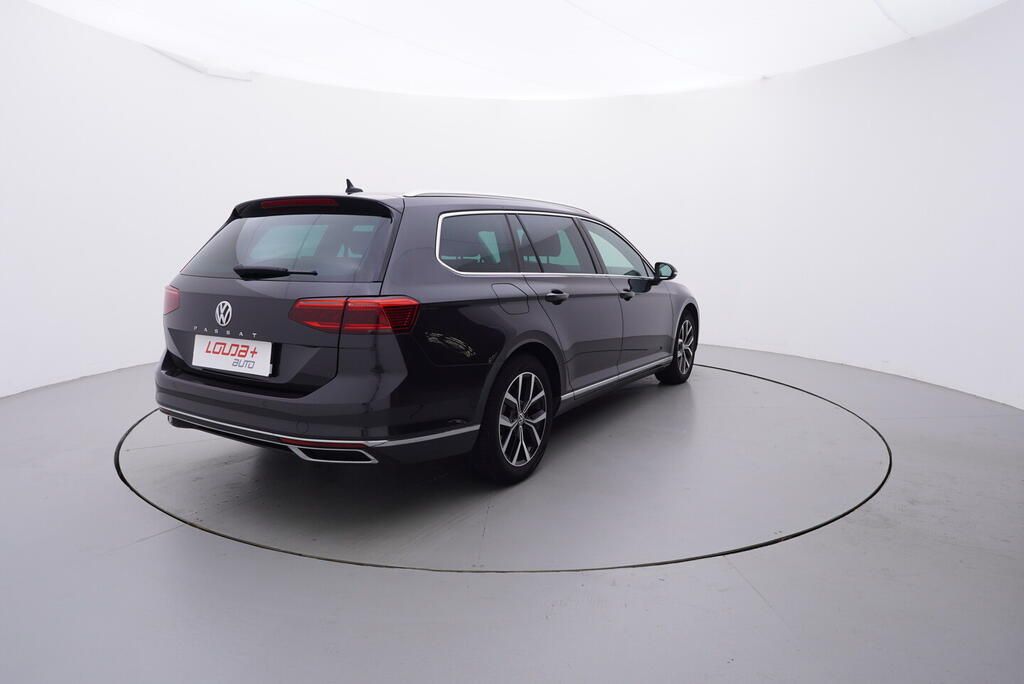 Volkswagen Passat Variant, Elegance 2.0 TDI 110 kW - fotka 5