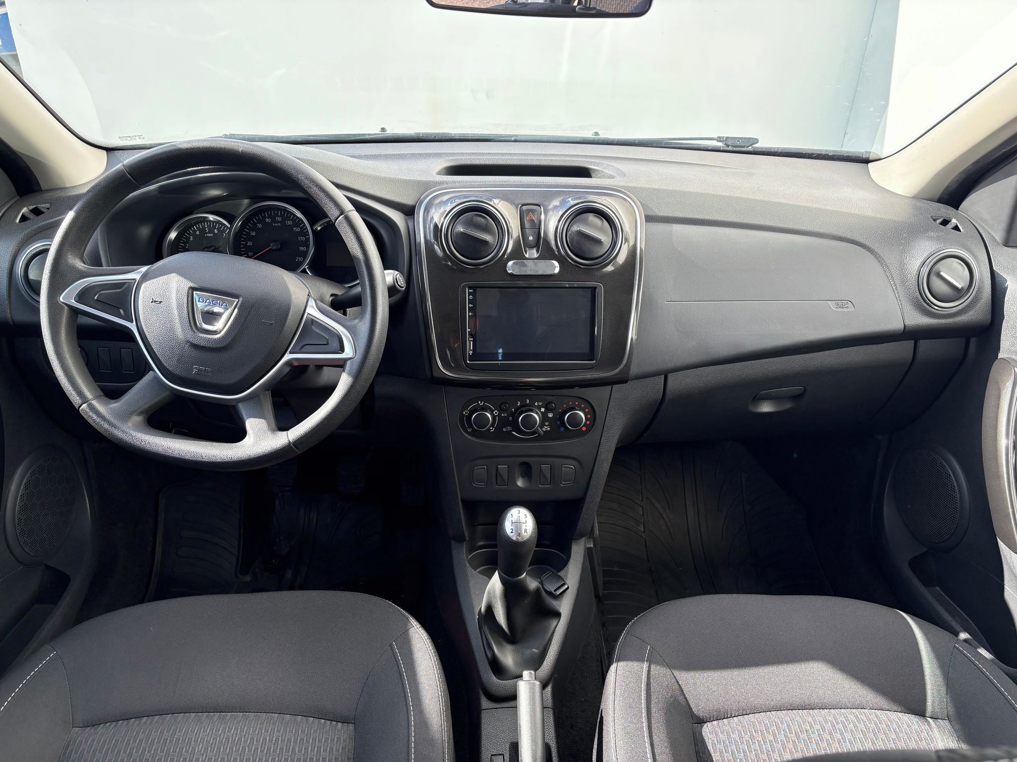 Dacia Logan, 1.0, 54kW, Klima, Tažné - fotka 6