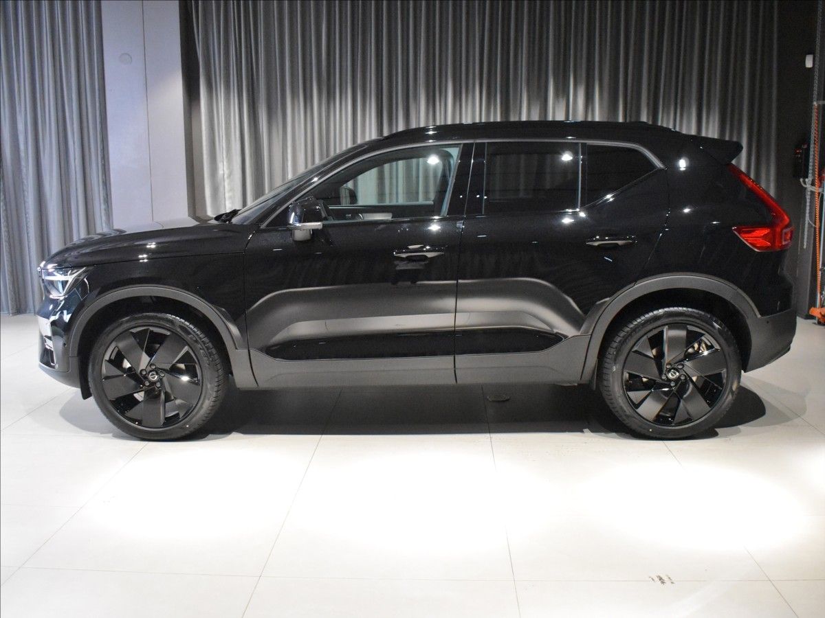 Volvo XC40, 2,0 B4  Plus Black Edition - fotka 3